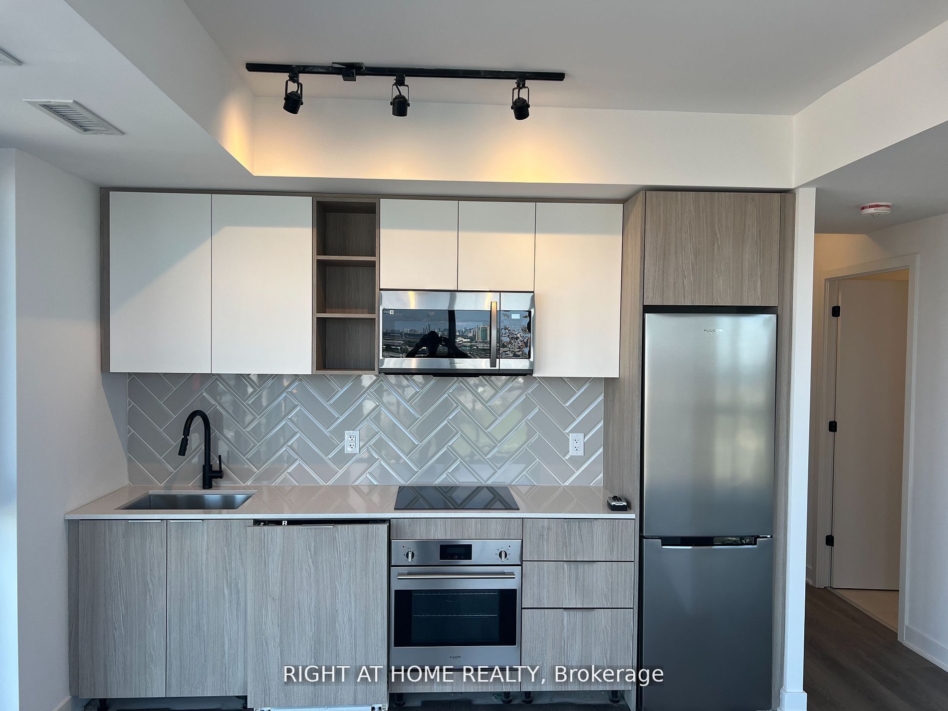 36 Zorra Street 1303, Toronto, ON M8Z 4Z7 photo 5