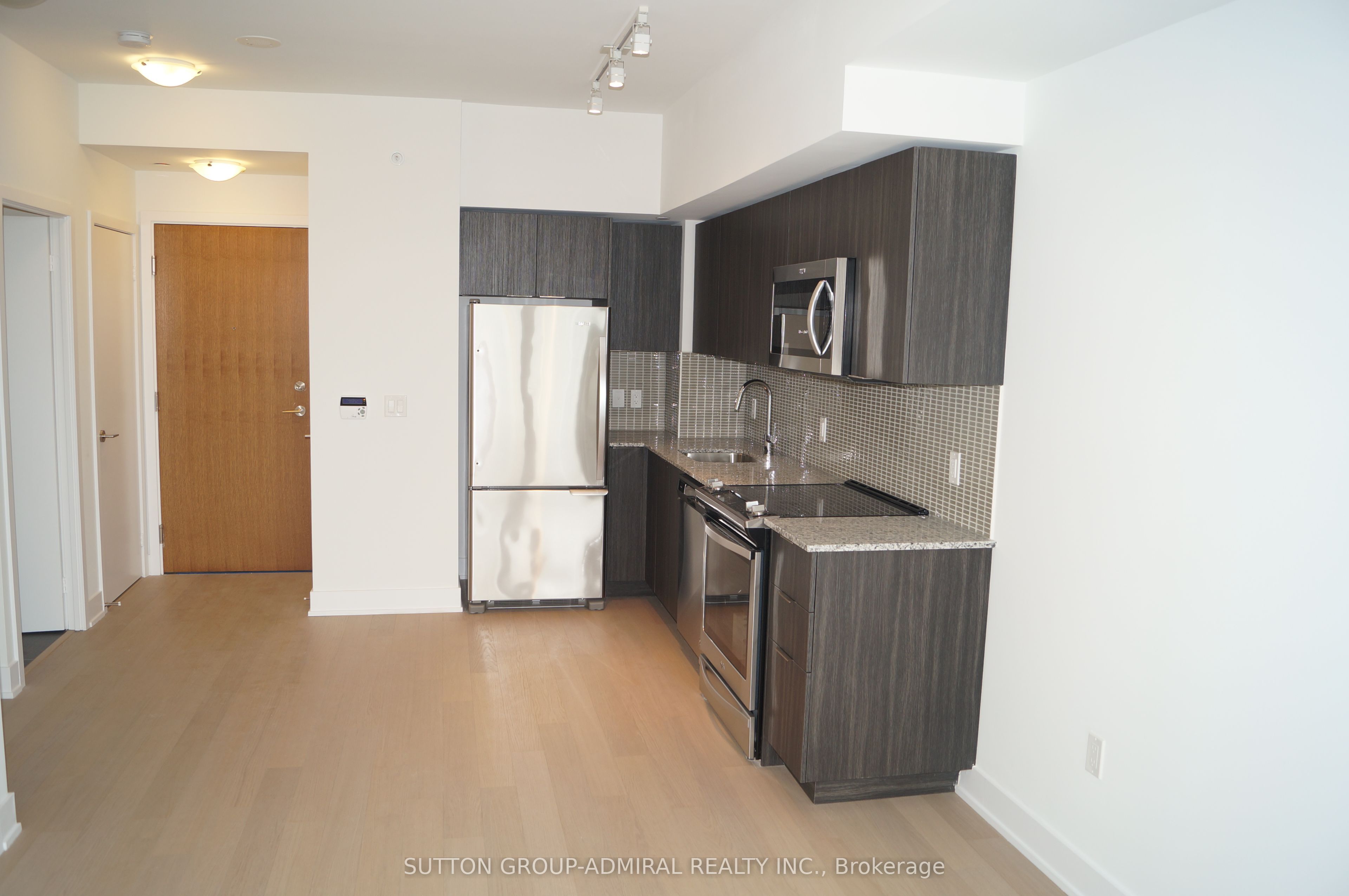30 Shore Breeze Drive 1914, Toronto, ON M8V 1A1 photo 3