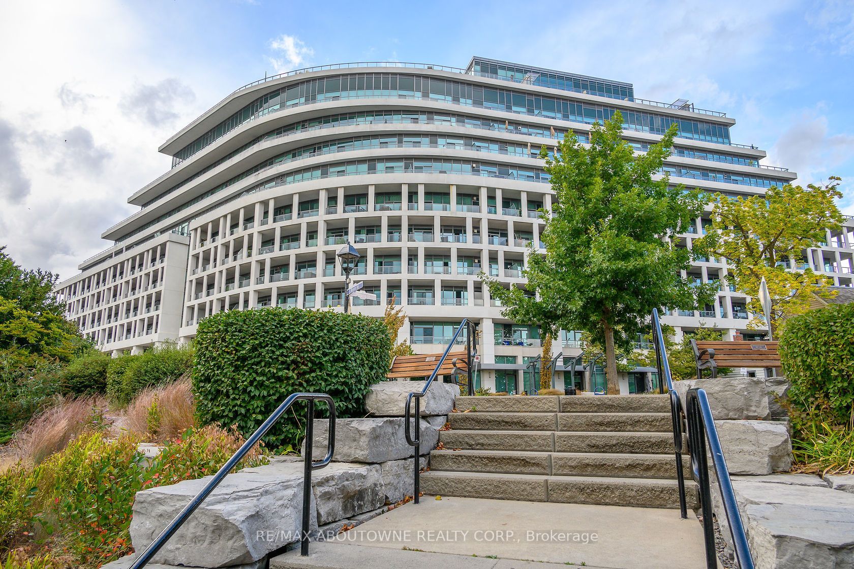11 Bronte Road 815, Oakville, ON L6L 0E1