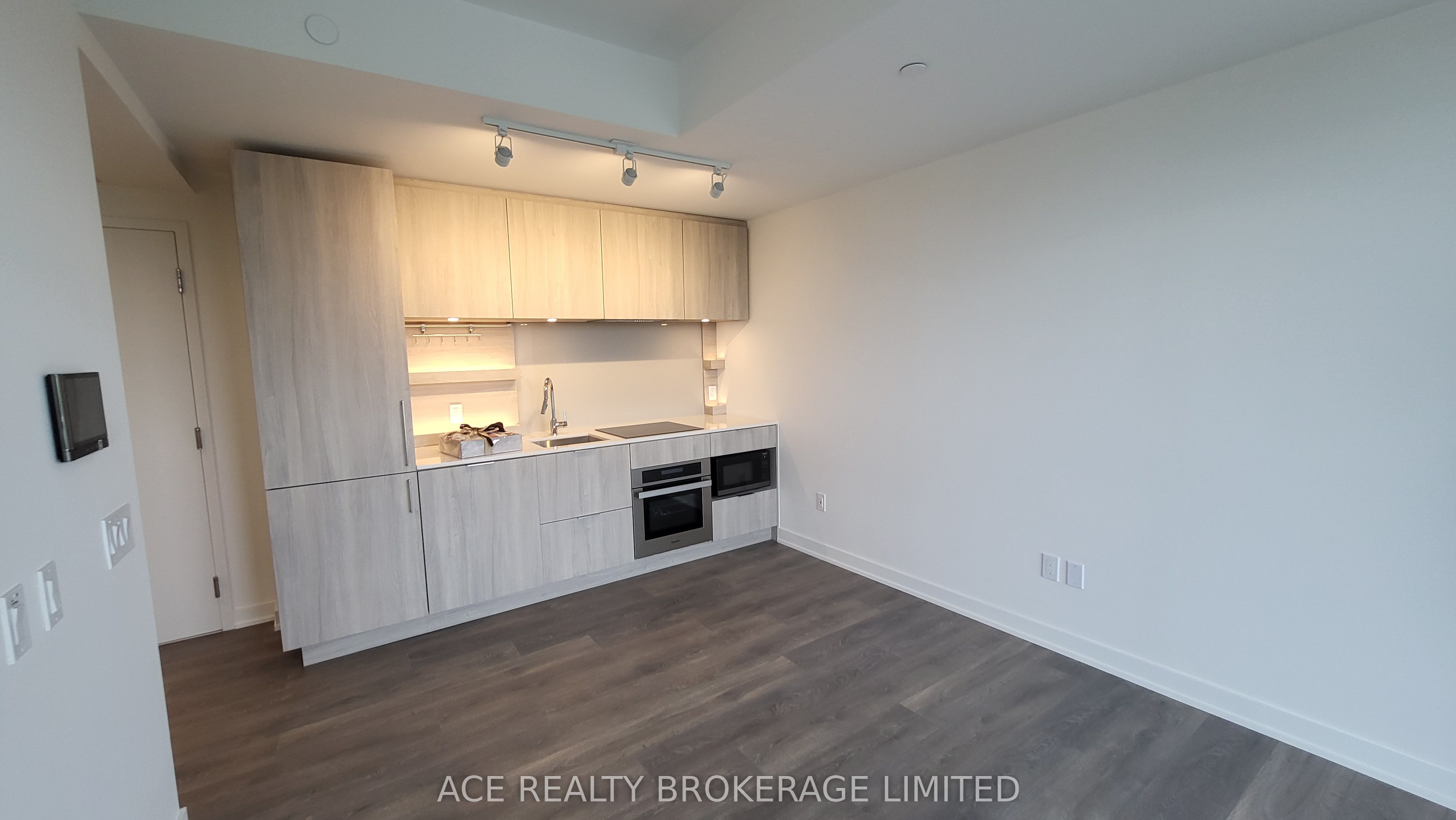 28 Ann Street 1116, Mississauga, ON L5G 3G1 photo 2