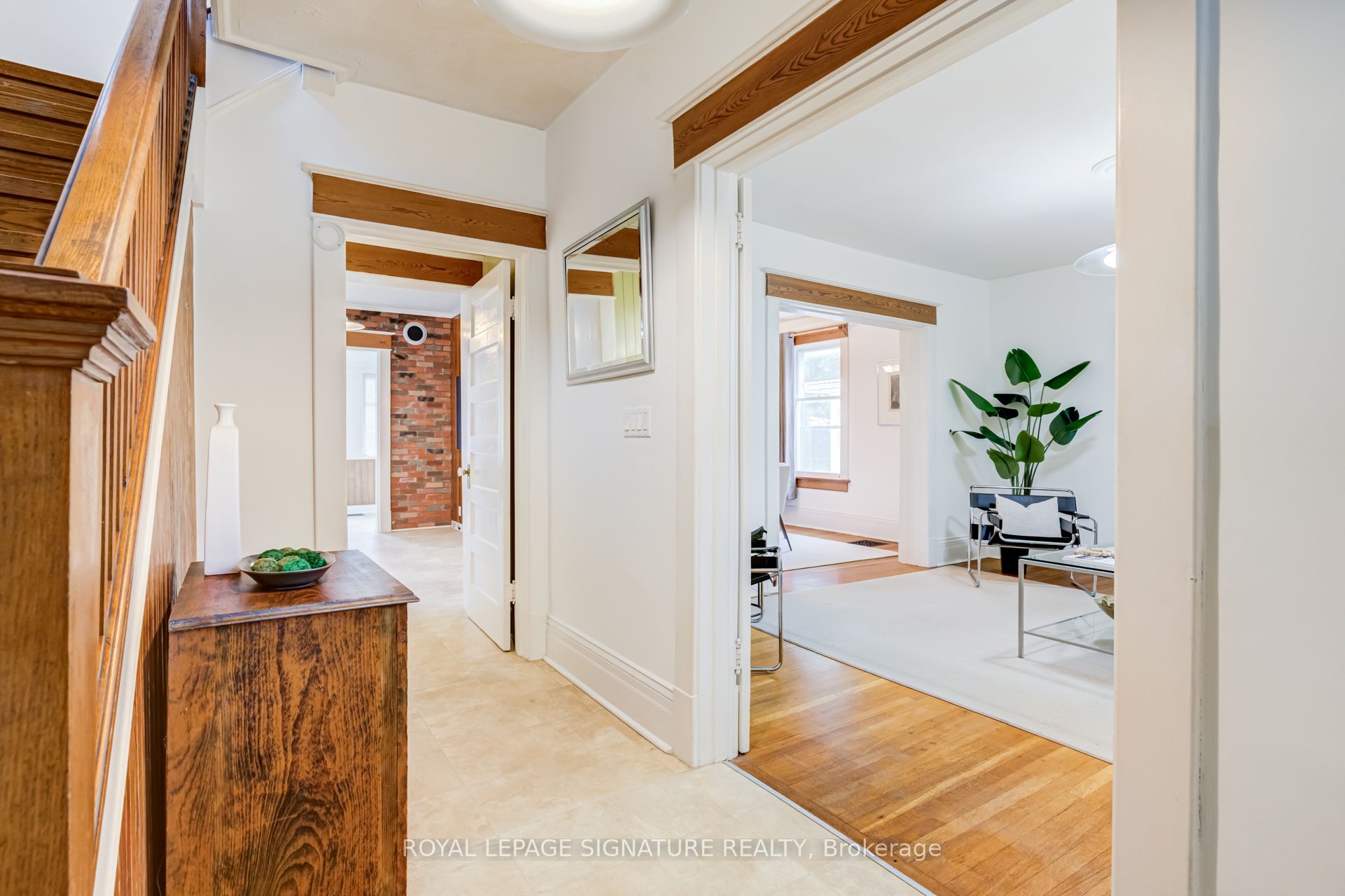 22 Peel Avenue, Brampton, ON L6W 1X2 photo 2