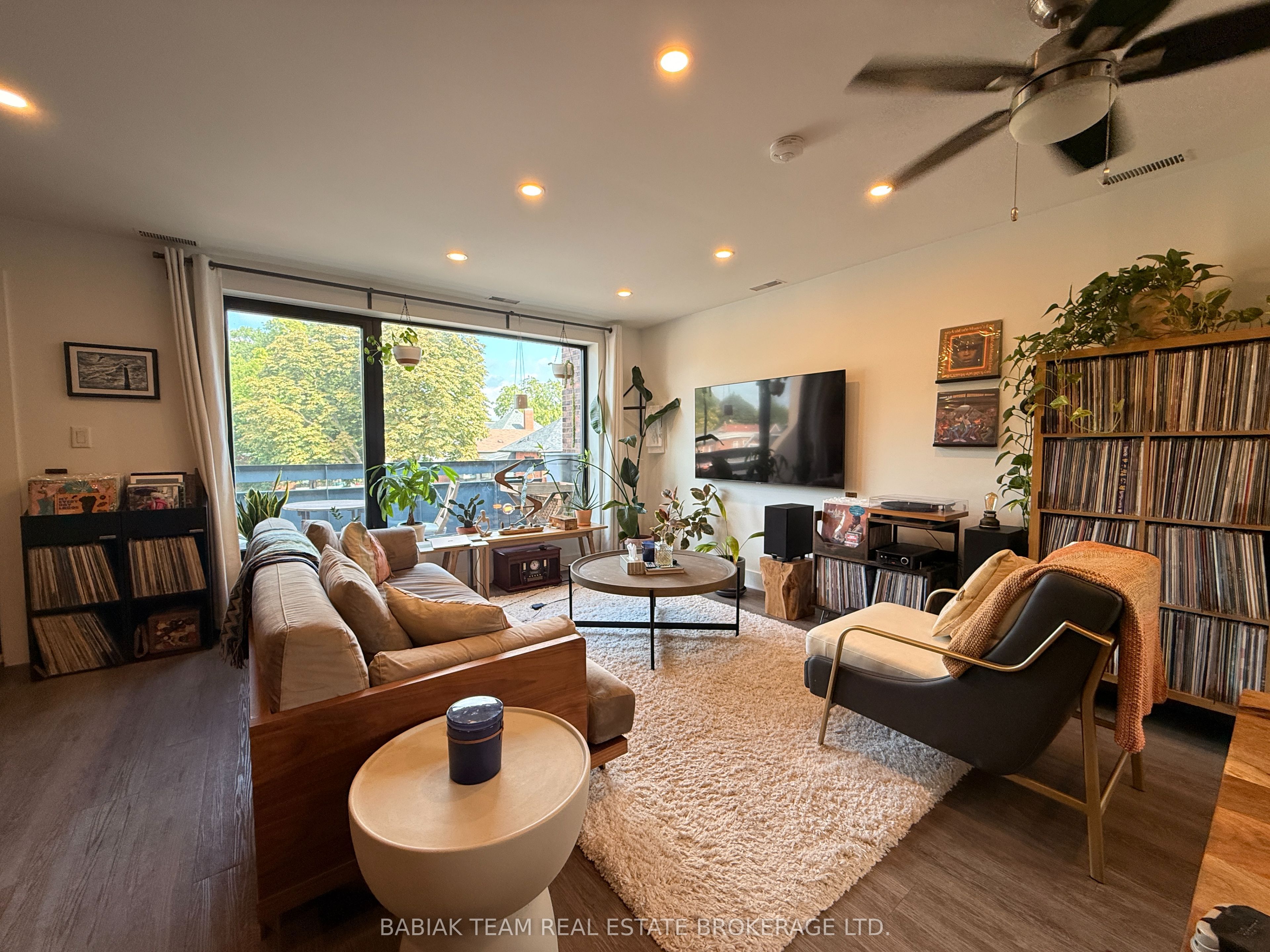 542A Annette Street 3, Toronto, ON M6S 2C2