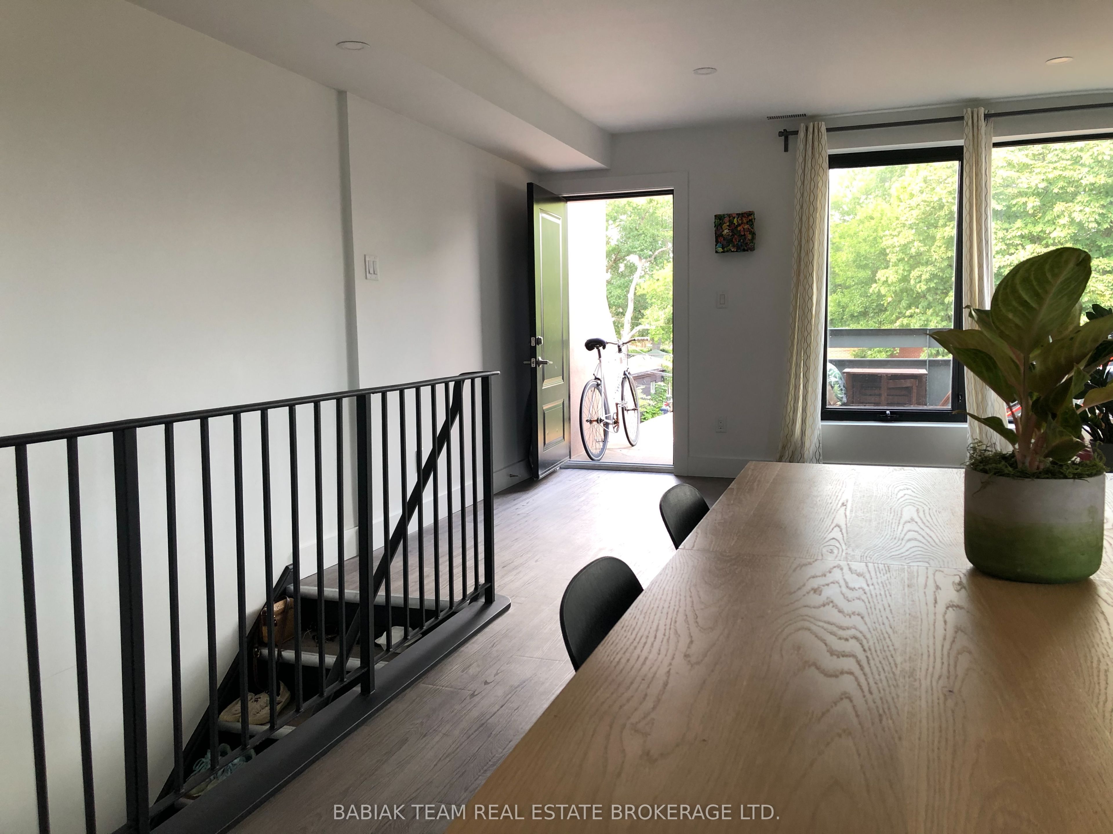 542A Annette Street 3, Toronto, ON M6S 2C2 photo 3