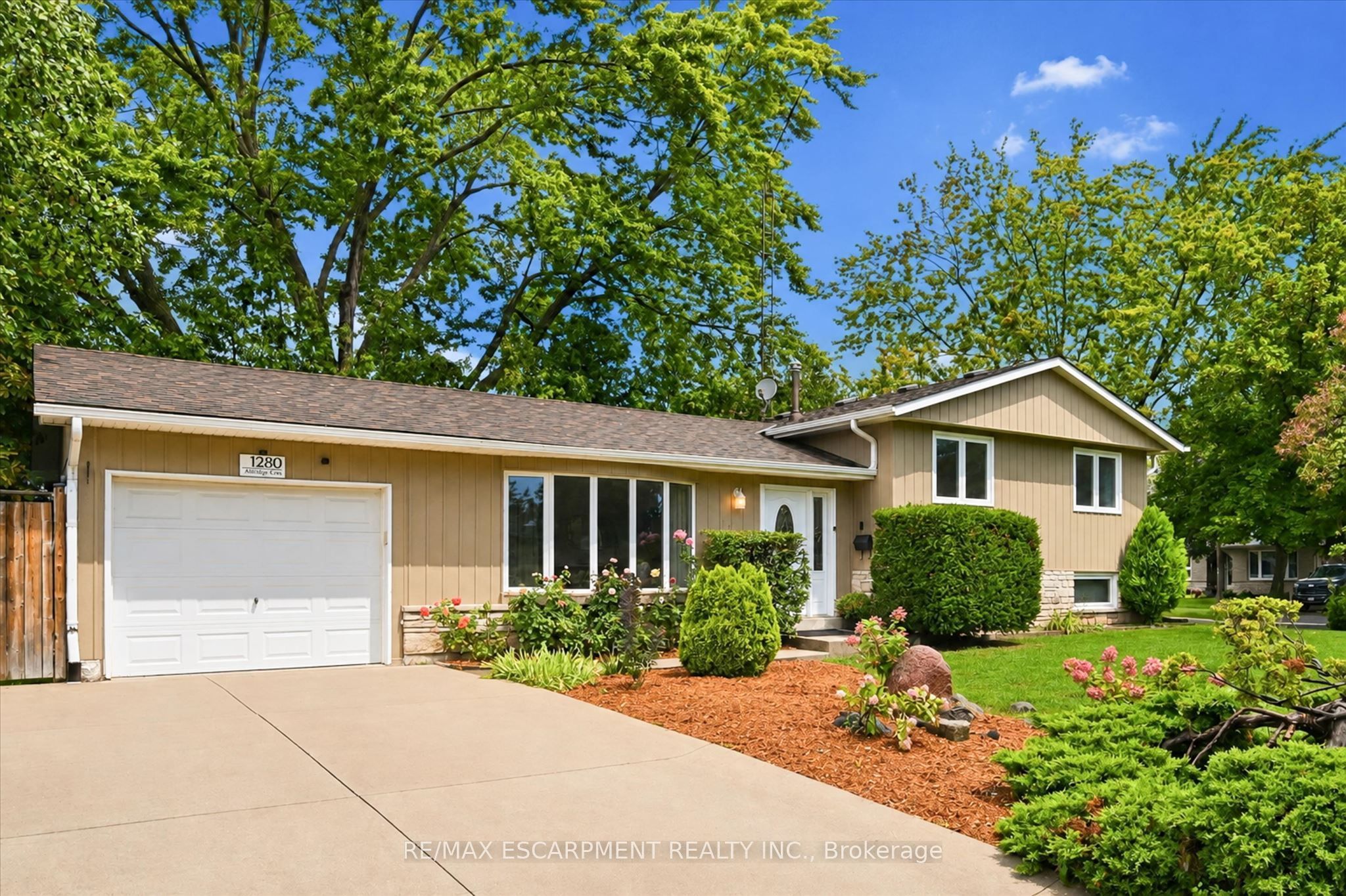 1280 ALDRIDGE Crescent, Burlington, ON L7M 1H9