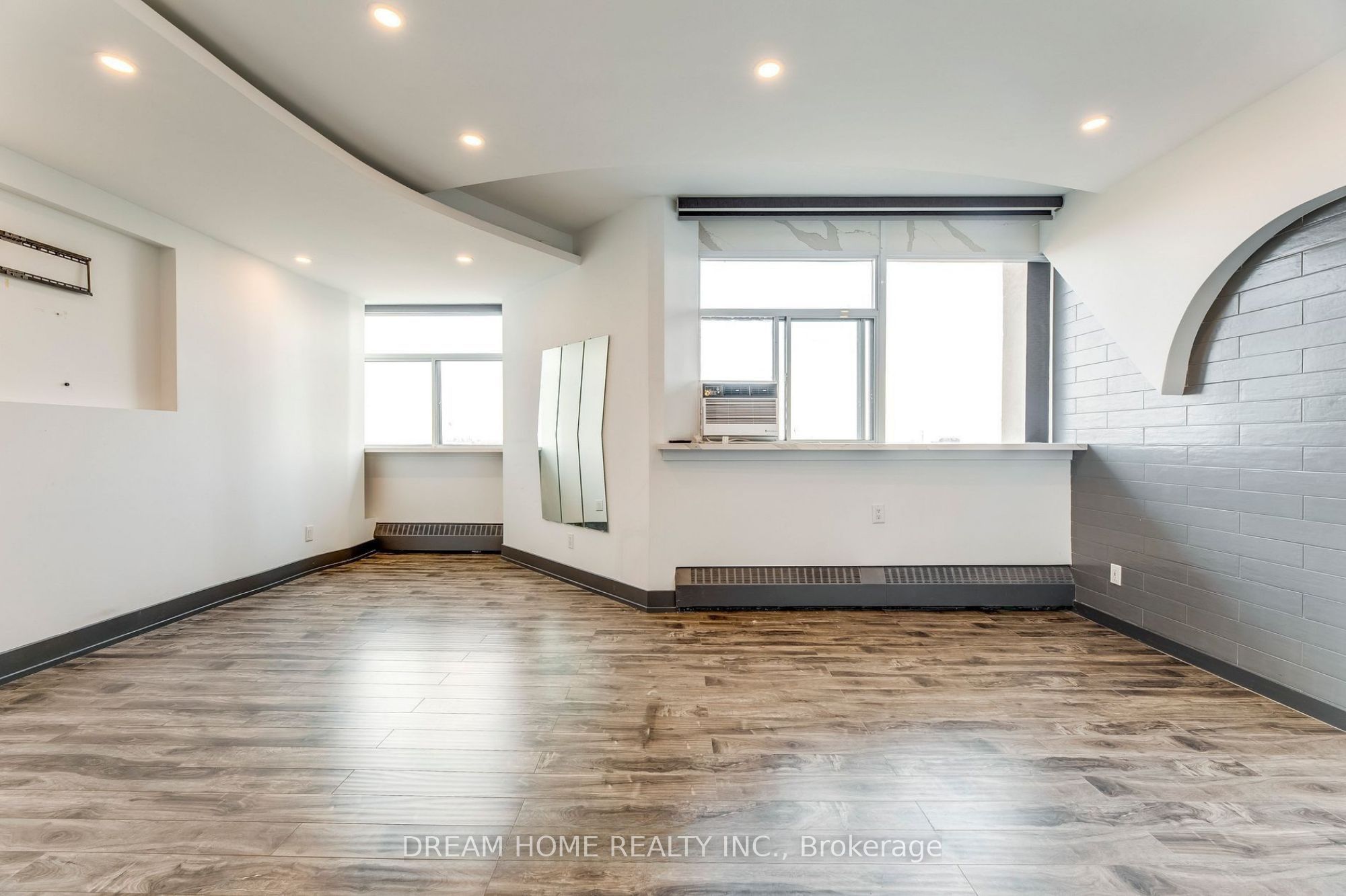 2301 Derry Road W 1010, Mississauga, ON L5N 2R4 photo 4