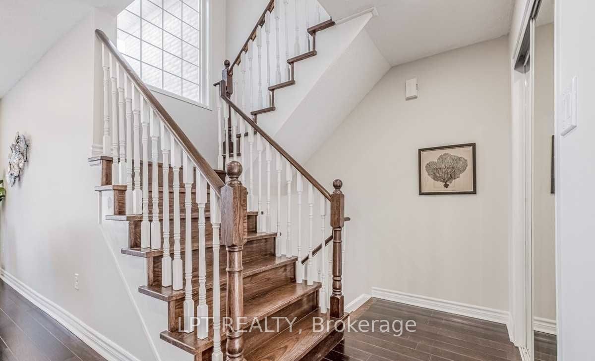 12 Axelrod Avenue Upper, Brampton, ON L6X 5N3 photo 2