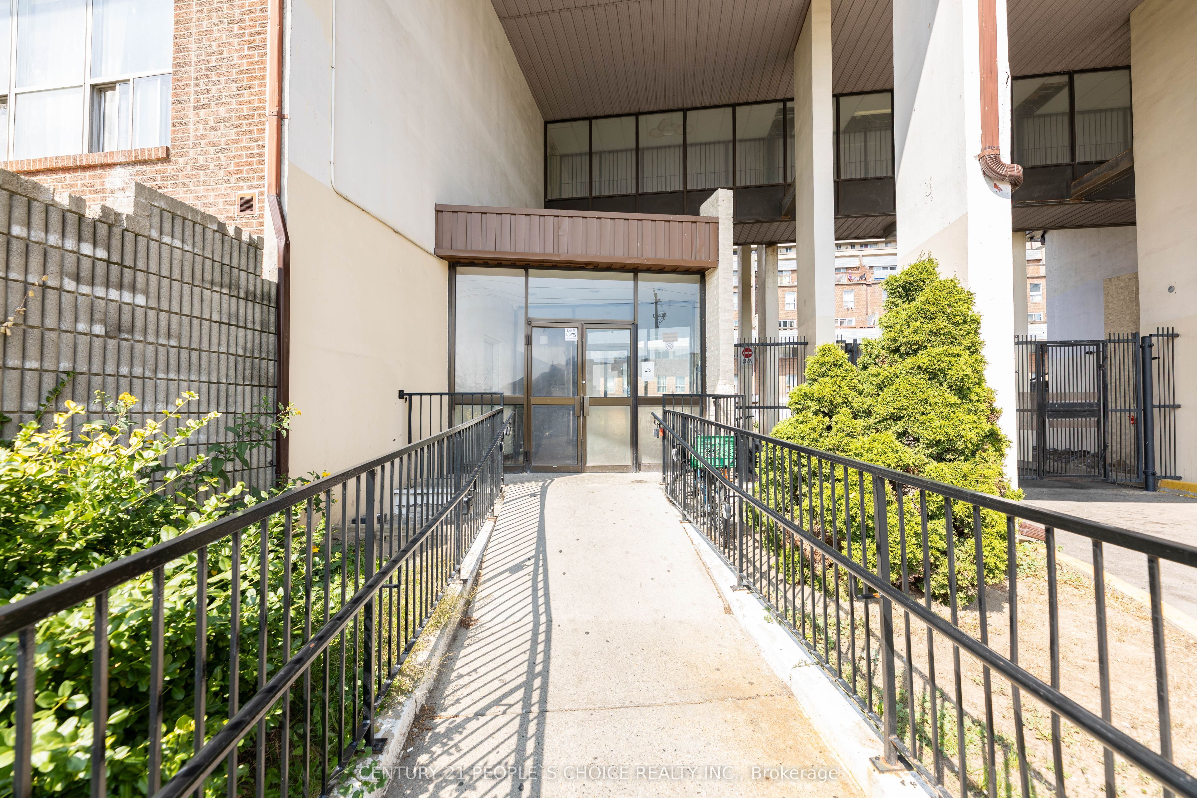 10 Eddystone Avenue 108, Toronto, ON M3N 2T2 photo 3