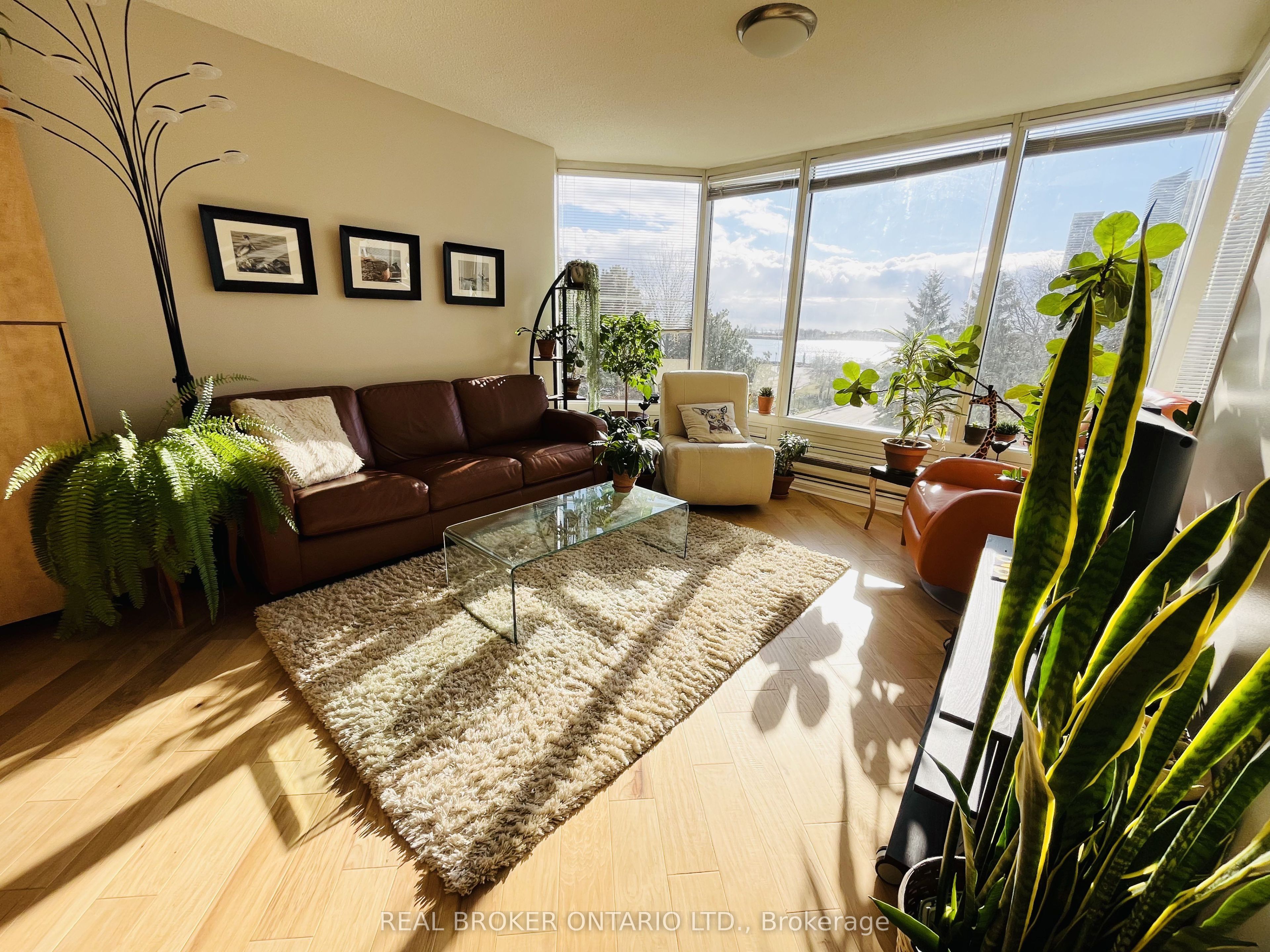 1 Palace Pier Court 304, Toronto, ON M8V 3W9 photo 5