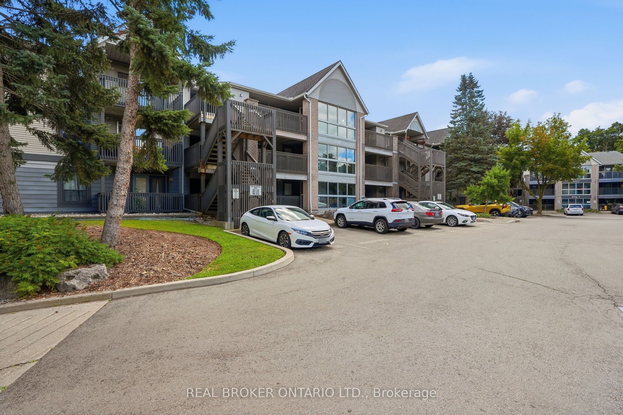 2020 Cleaver Avenue 103, Burlington, ON L7M 4C2 photo 2