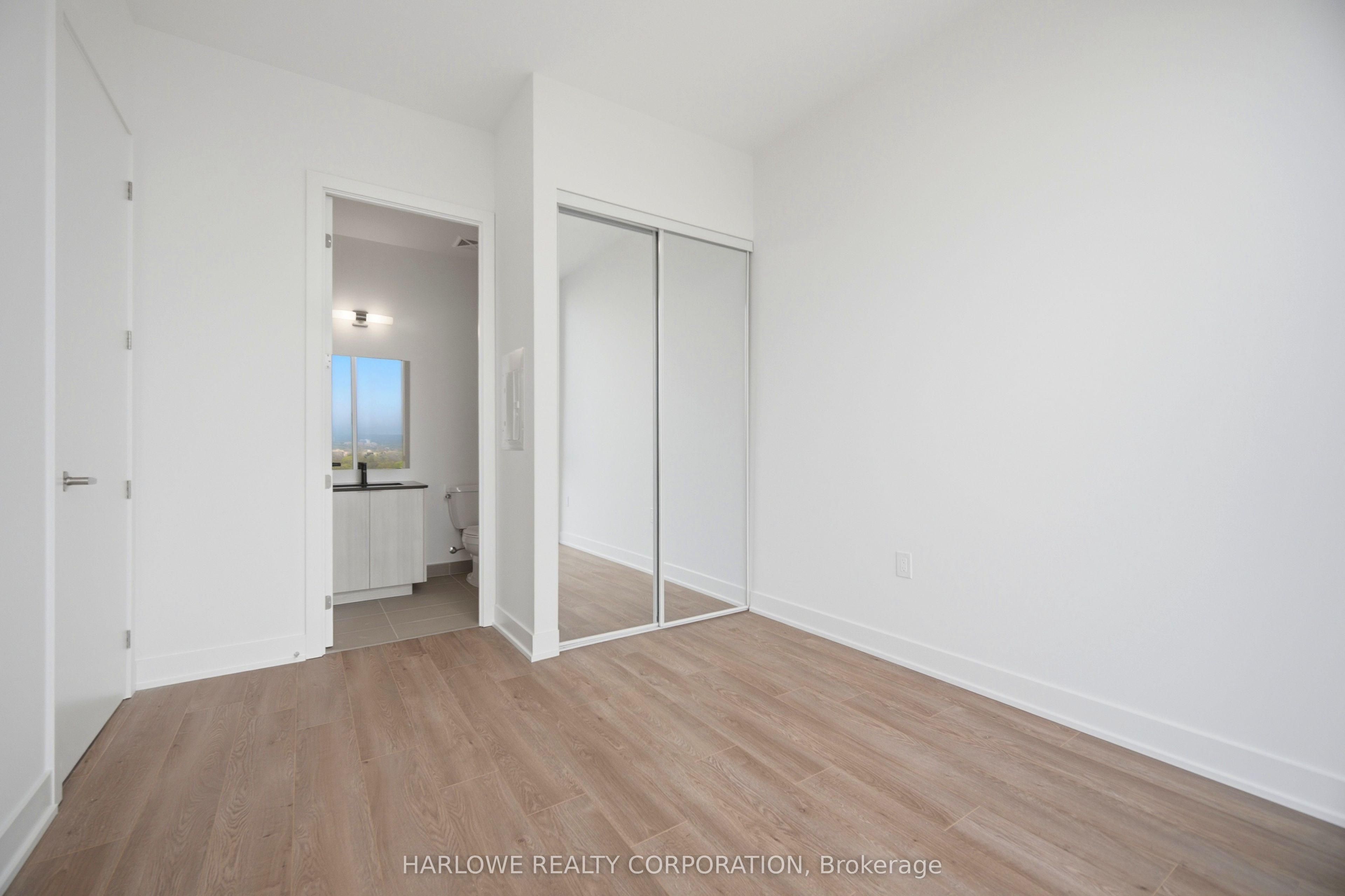 2088 James Street 1303, Burlington, ON L7R 0H2 photo 5