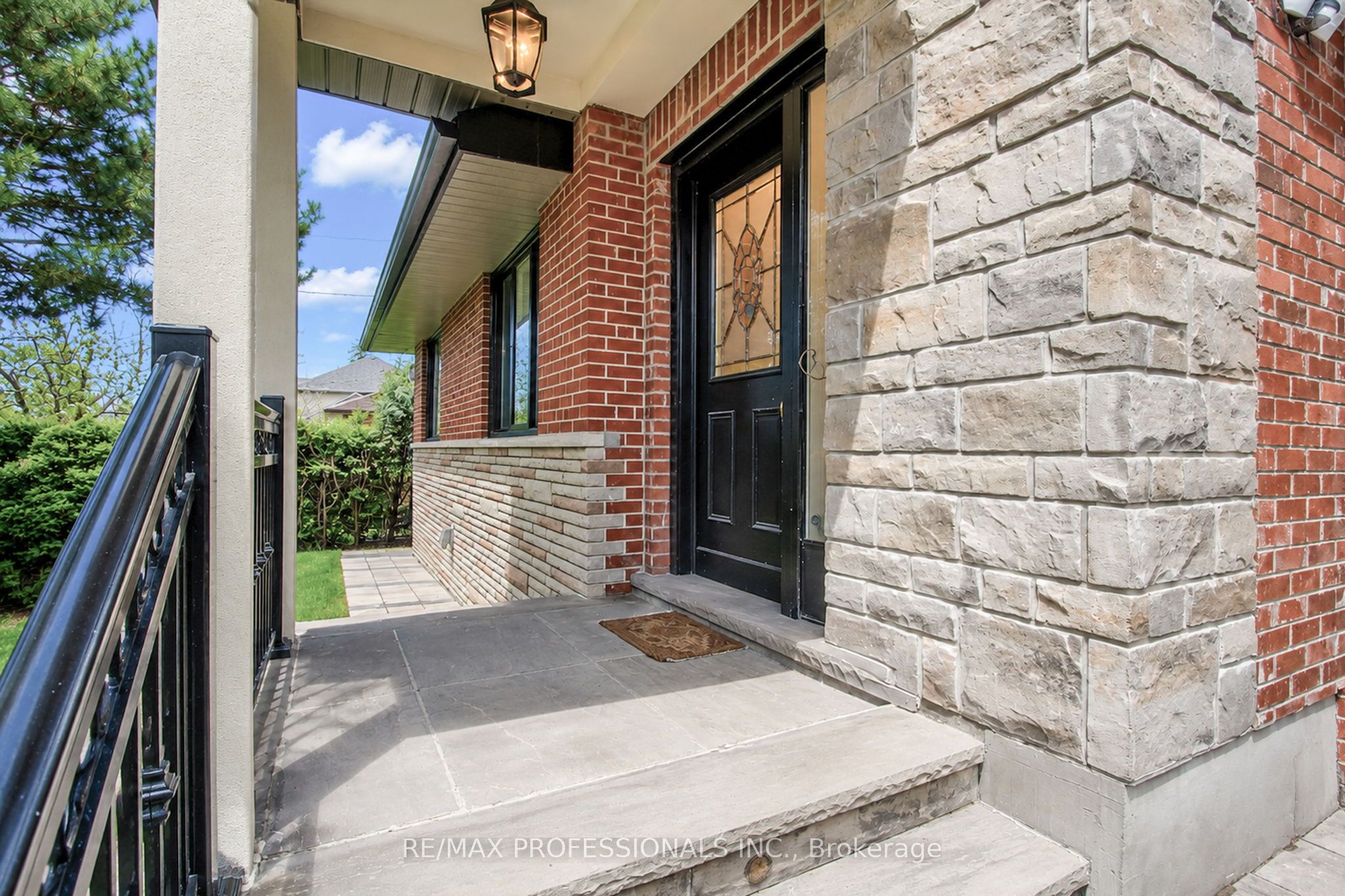40 Cowley Avenue, Toronto, ON M9B 2E3 photo 4