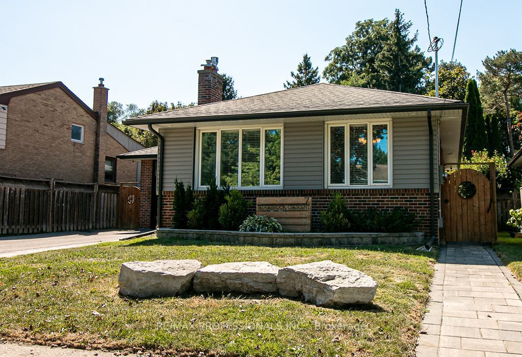 7 Sedgebrook Crescent MAIN, Toronto, ON M9B 2X2