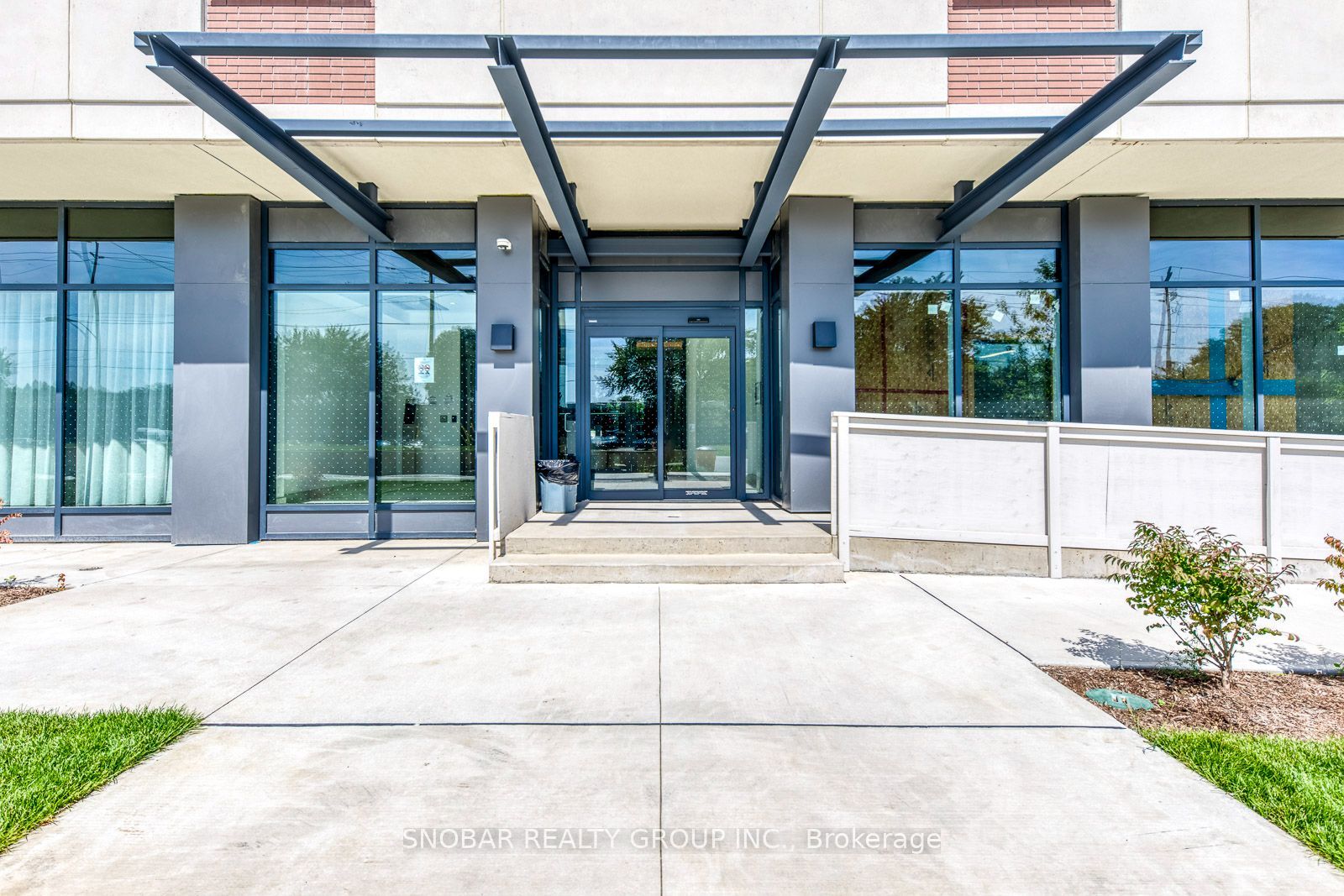 4000 Eglinton Avenue W 210, Toronto, ON M9A 4M2 photo 2