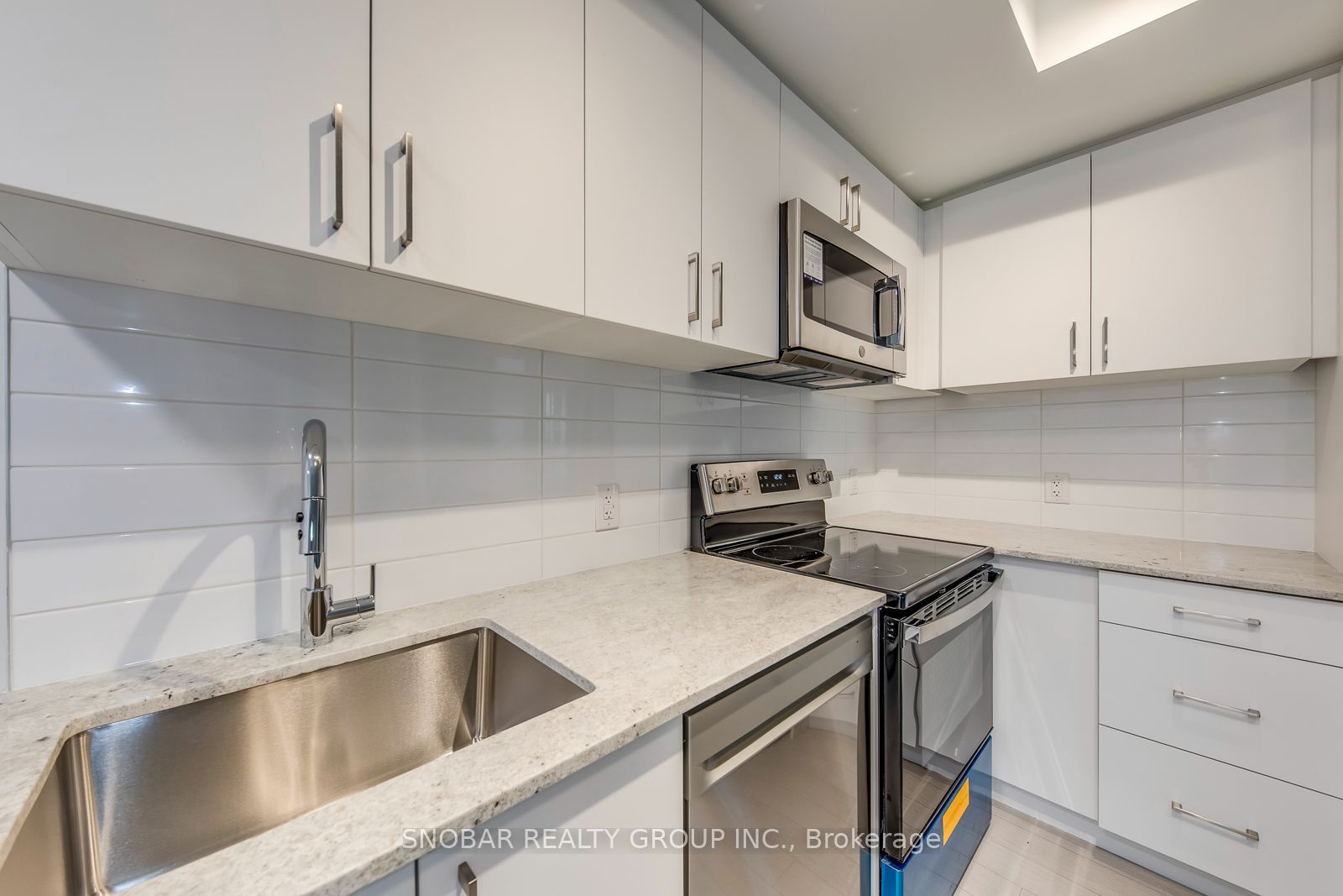 4000 Eglinton Avenue W 210, Toronto, ON M9A 4M2 photo 5