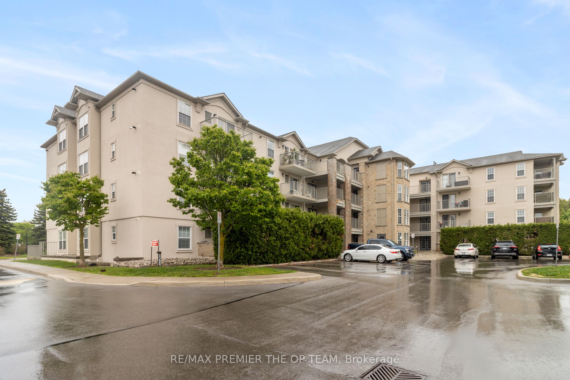 1440 Bishops Gate 404, Oakville, ON L6M 4M9 photo 3