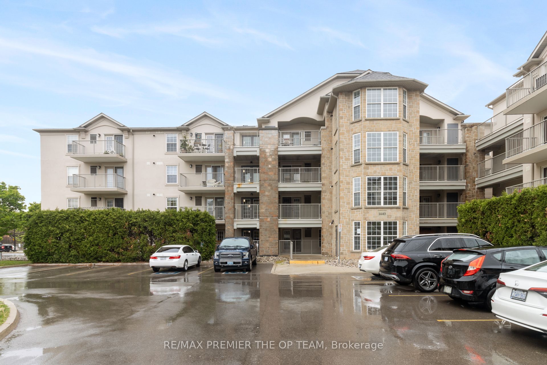 1440 Bishops Gate 404, Oakville, ON L6M 4M9 photo 4