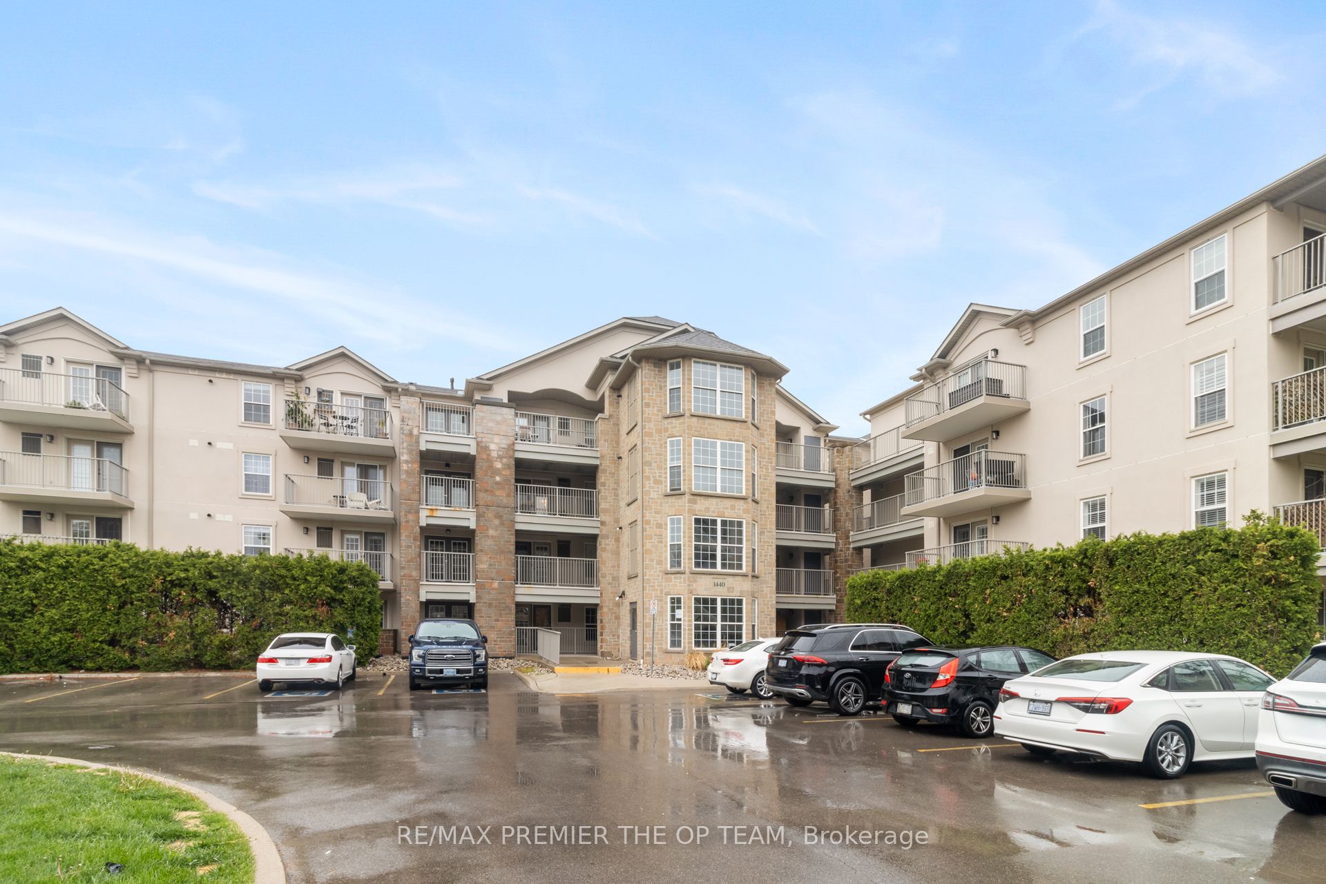 1440 Bishops Gate 404, Oakville, ON L6M 4M9 photo 5