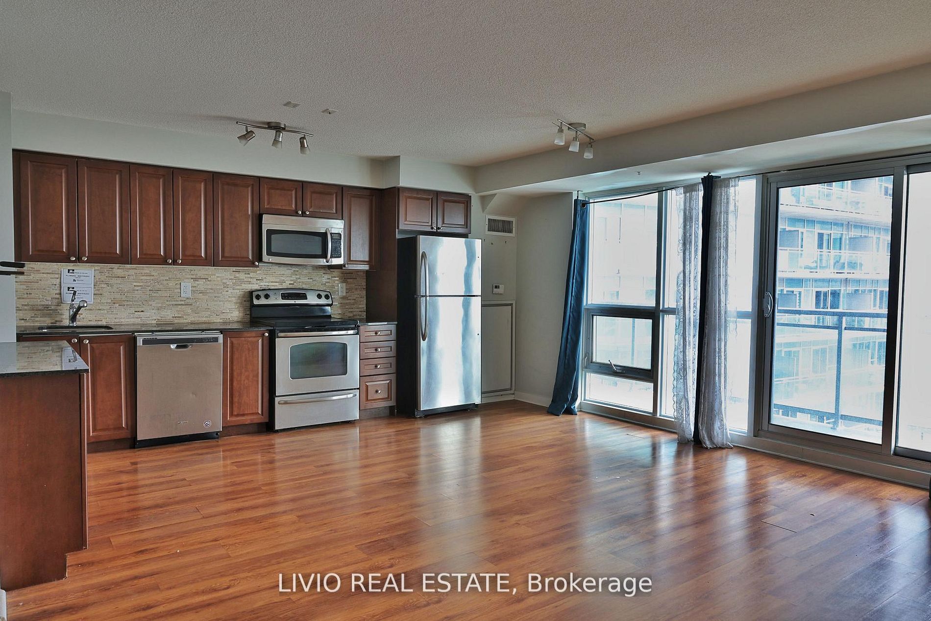 155 Legion Road N 2101, Toronto, ON M8Y 0A7 photo 2