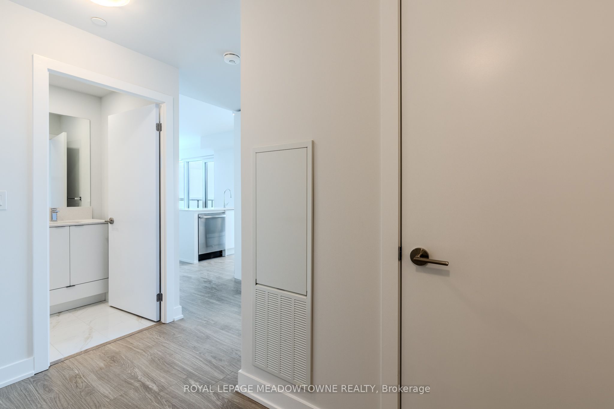 4130 Parkside Village 3610, Mississauga, ON L5B 0L7 photo 3