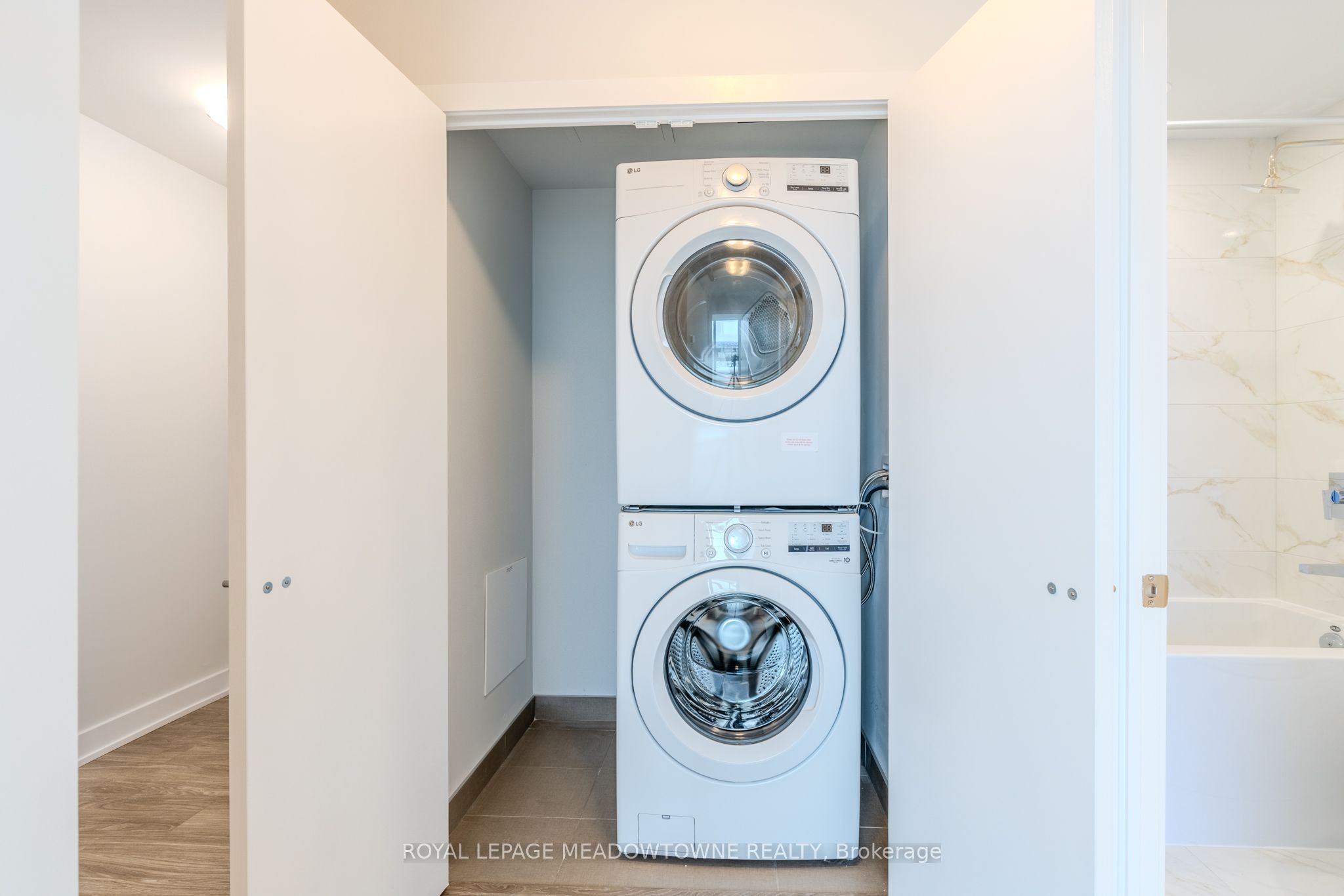 4130 Parkside Village 3610, Mississauga, ON L5B 0L7 photo 4