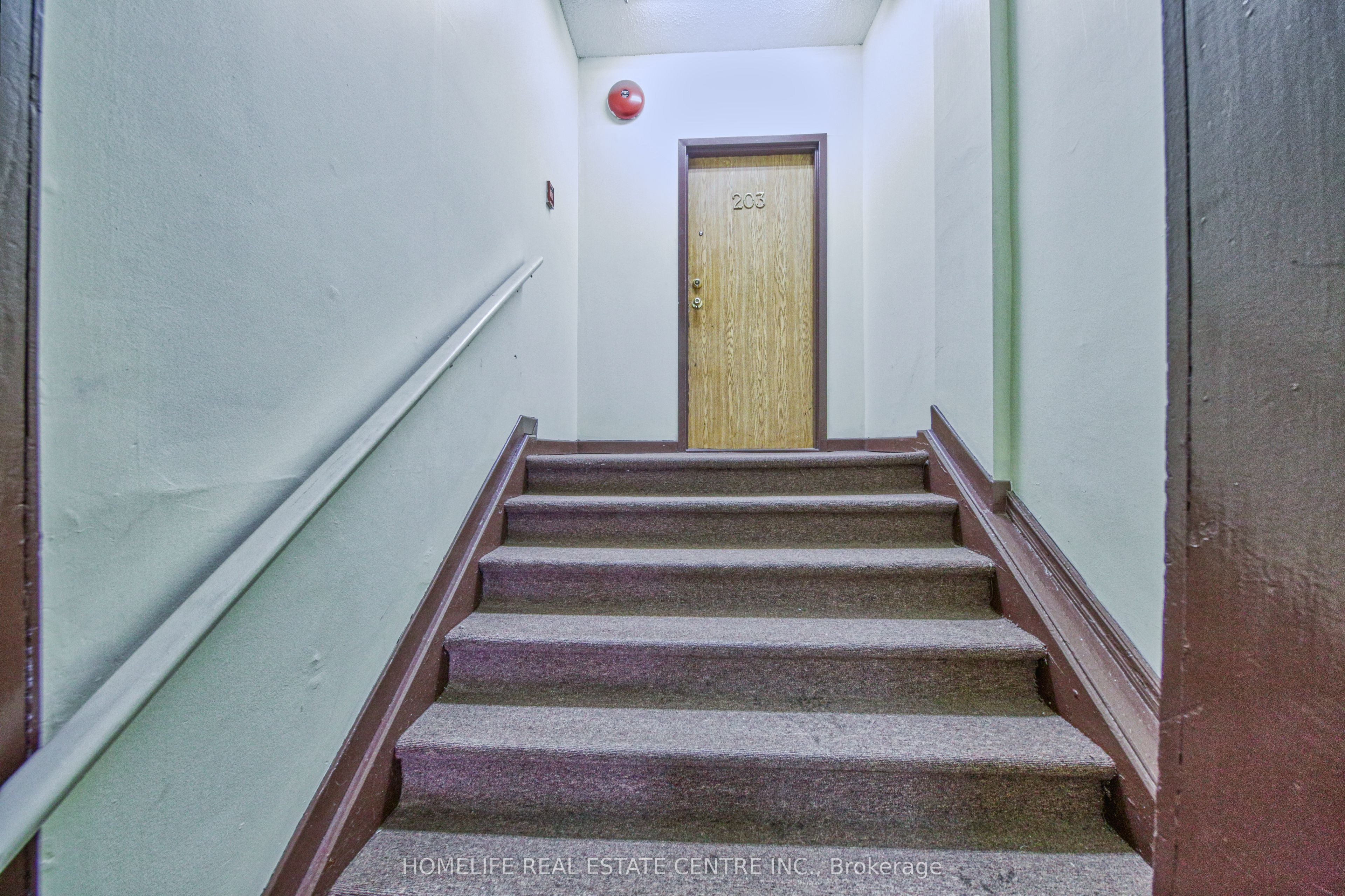 223 Jameson Avenue 203, Toronto, ON M6K 2Y7 photo 2