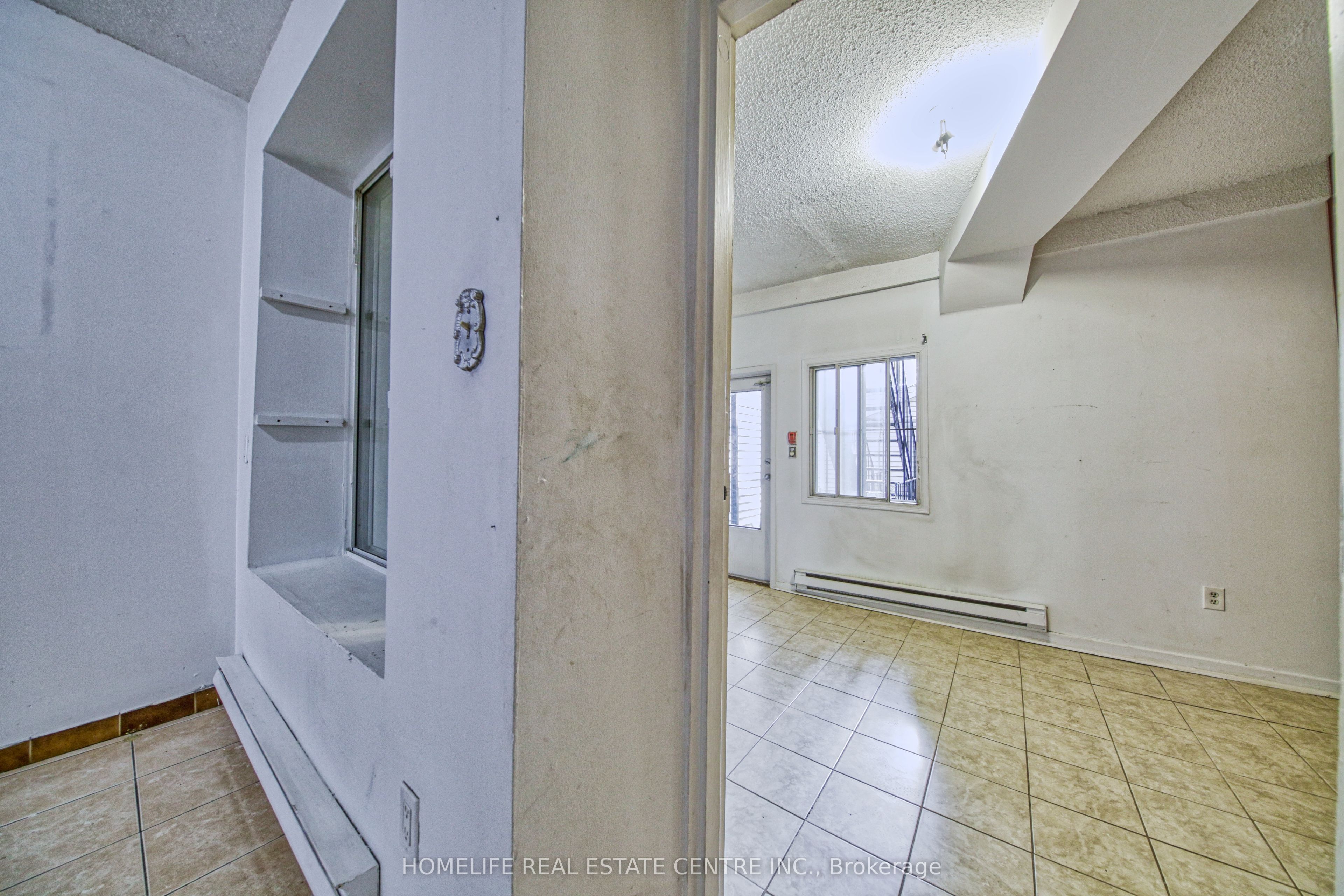 223 Jameson Avenue 203, Toronto, ON M6K 2Y7 photo 5