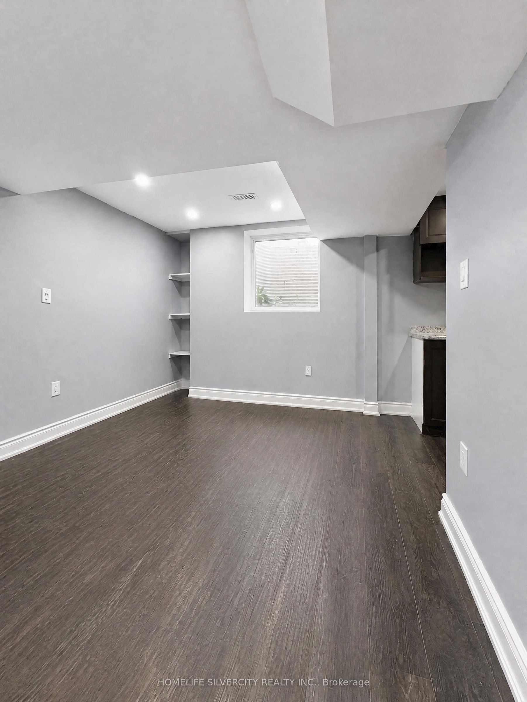 102 Earlsbridge Boulevard, Brampton, ON L7A 3W7 photo 4