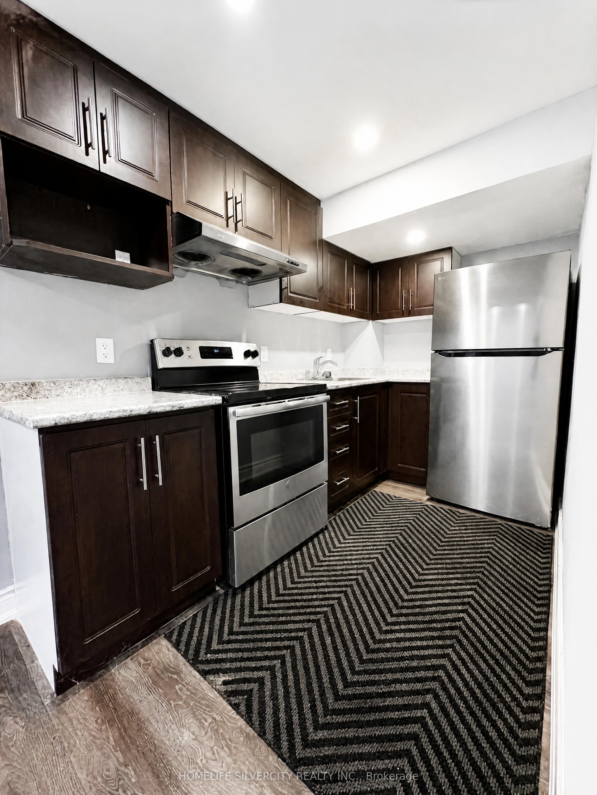 102 Earlsbridge Boulevard, Brampton, ON L7A 3W7 photo 5