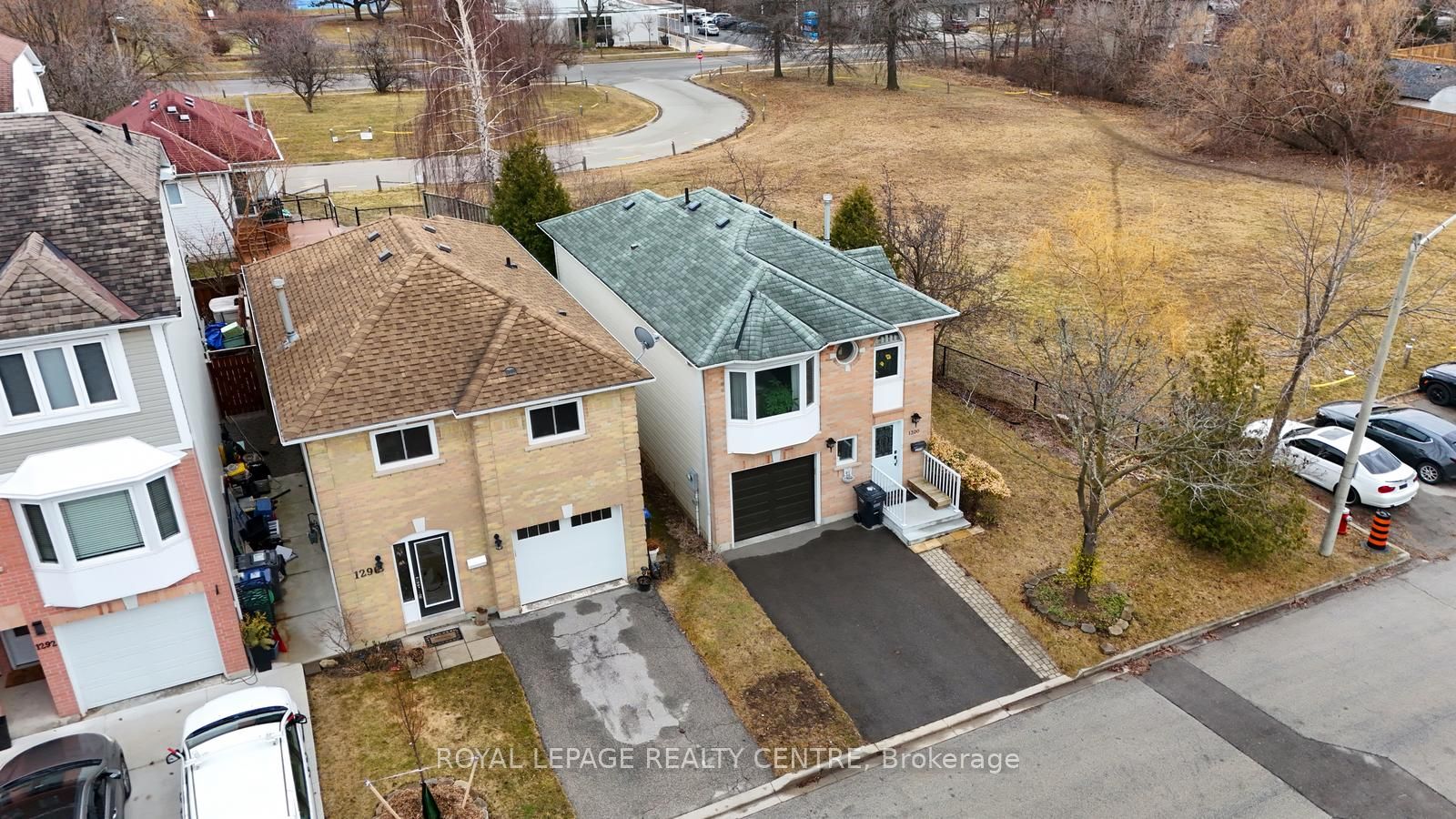 1296 Woodhill Court, Mississauga, ON L5E 3H1 photo 3