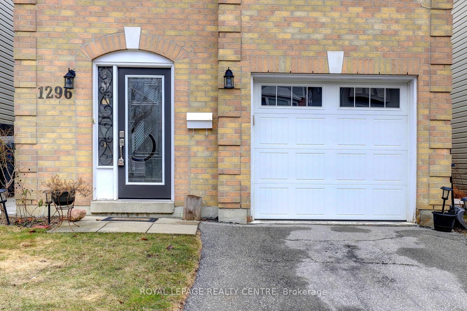 1296 Woodhill Court, Mississauga, ON L5E 3H1 photo 4