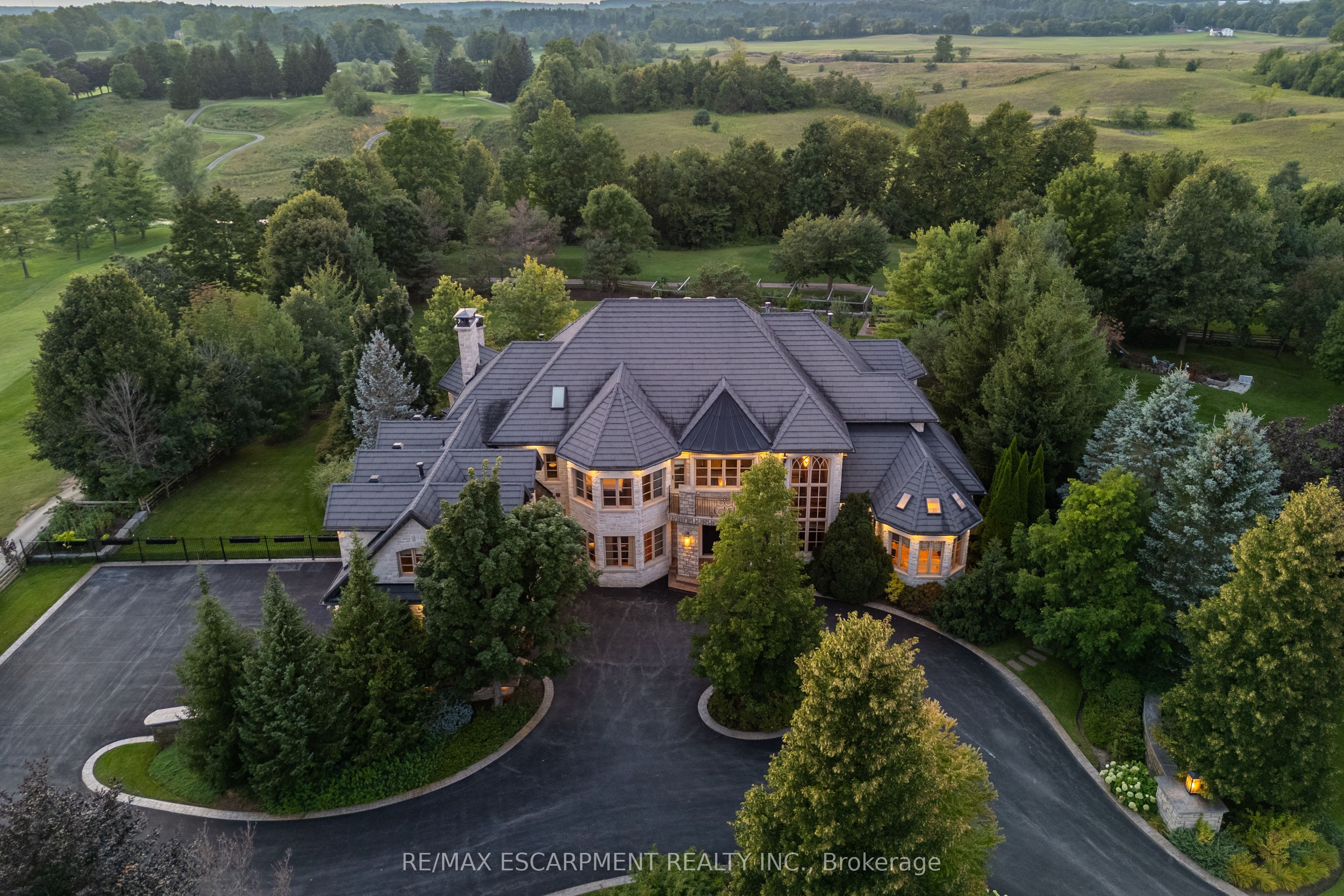 25 TURTLE LAKE Drive, Halton Hills, ON L7J 2W7 photo 4