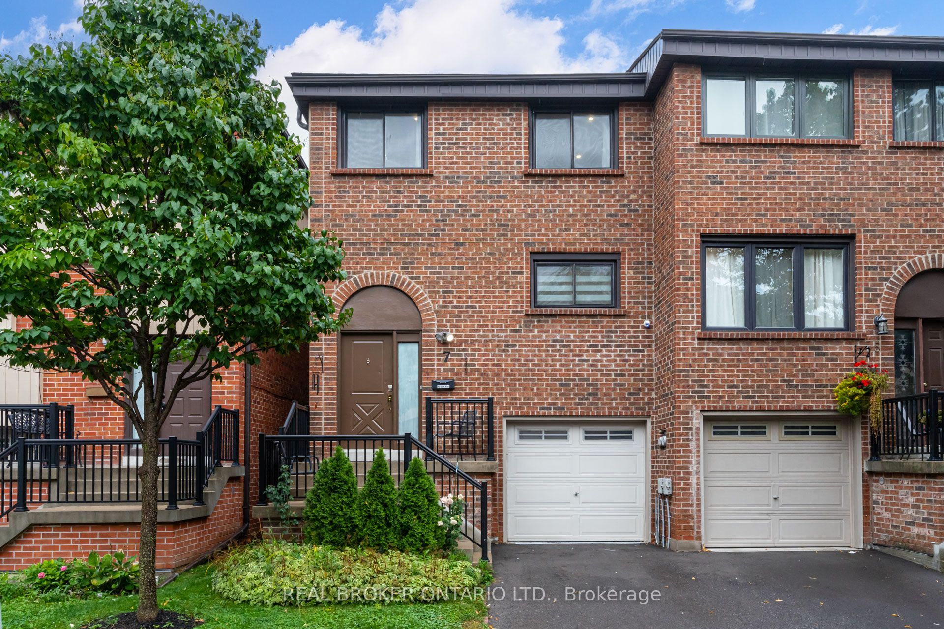 7 Maple Branch Path, Toronto, ON M9P 3T4