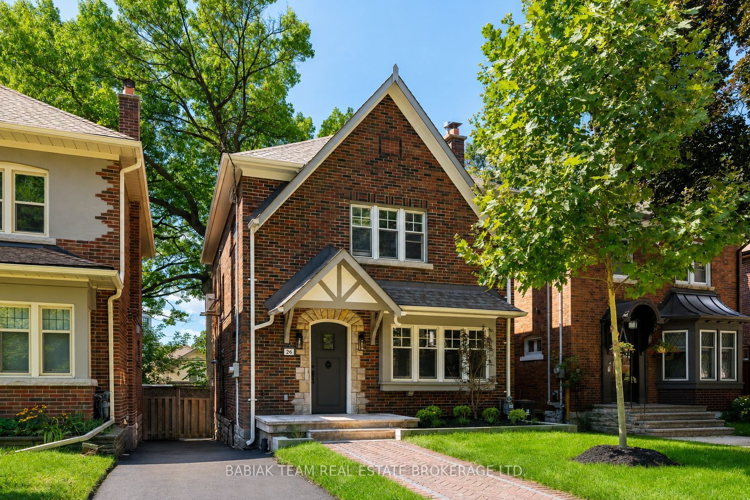26 Riverview Gardens, Toronto, ON M6S 4E5