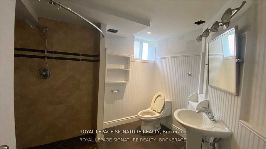 2063 Saxon Road Bsmt, Oakville, ON L6L 2V1 photo 2