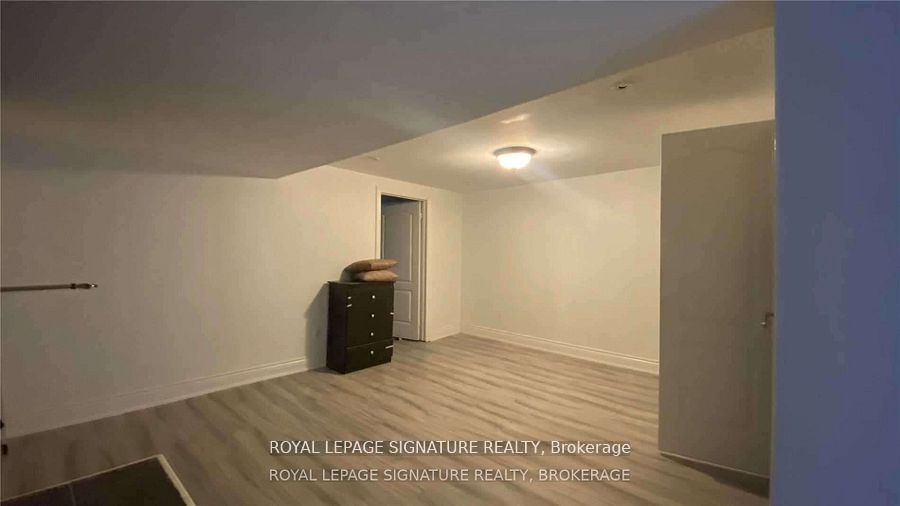 2063 Saxon Road Bsmt, Oakville, ON L6L 2V1 photo 4