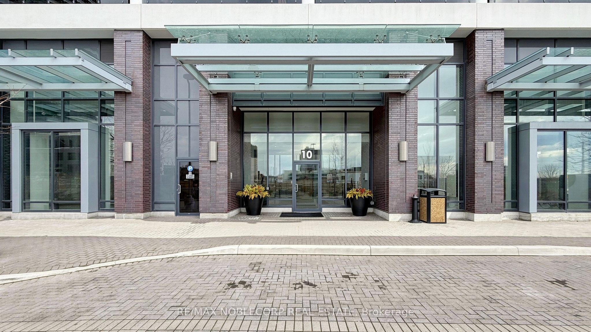 10 Gibbs Road 1005, Toronto, ON M9B 0E2 photo 3