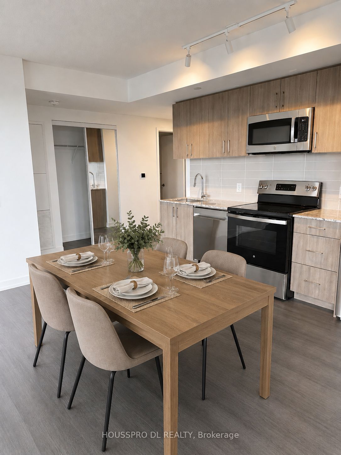 4000 Eglinton Avenue W 1010, Toronto, ON M9A 4M2 photo 3