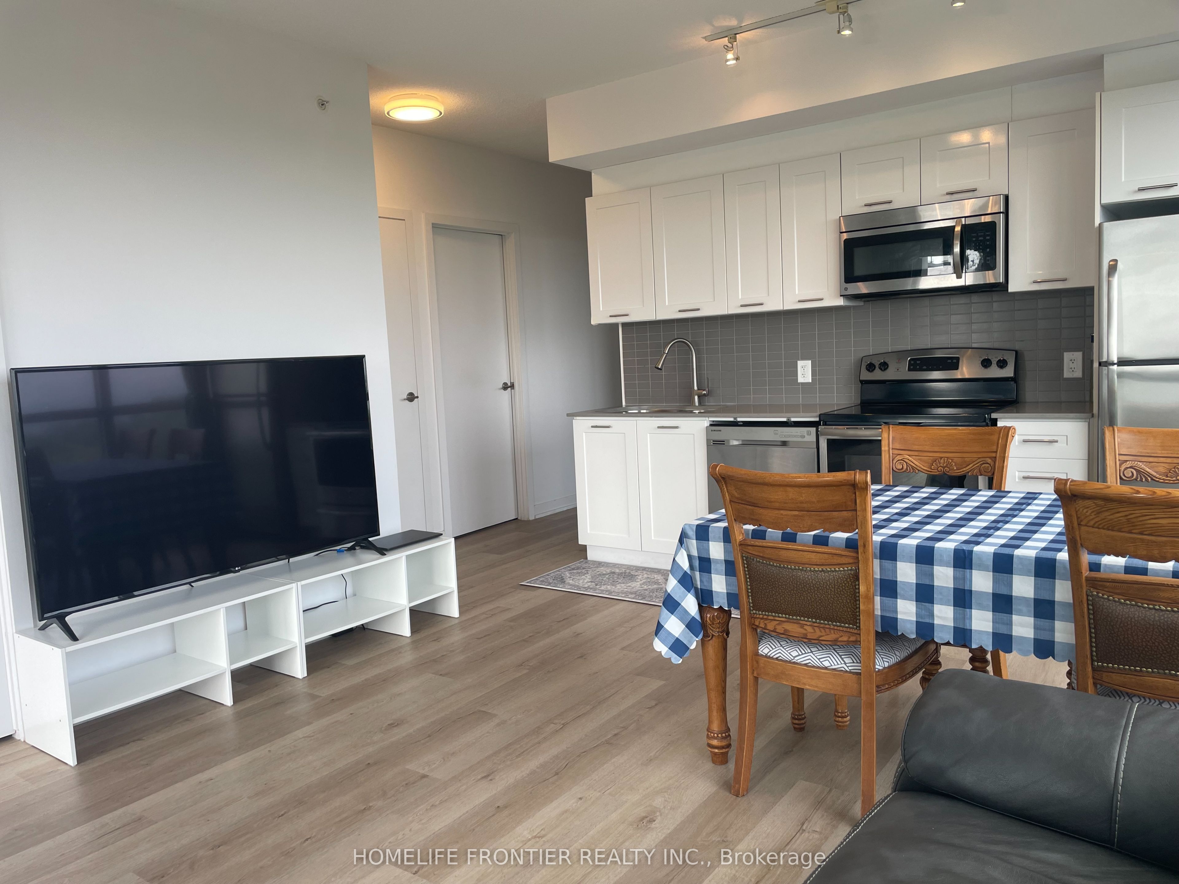 2200 Lakeshore Boulevard W 1001, Toronto, ON M8V 1A4 photo 4