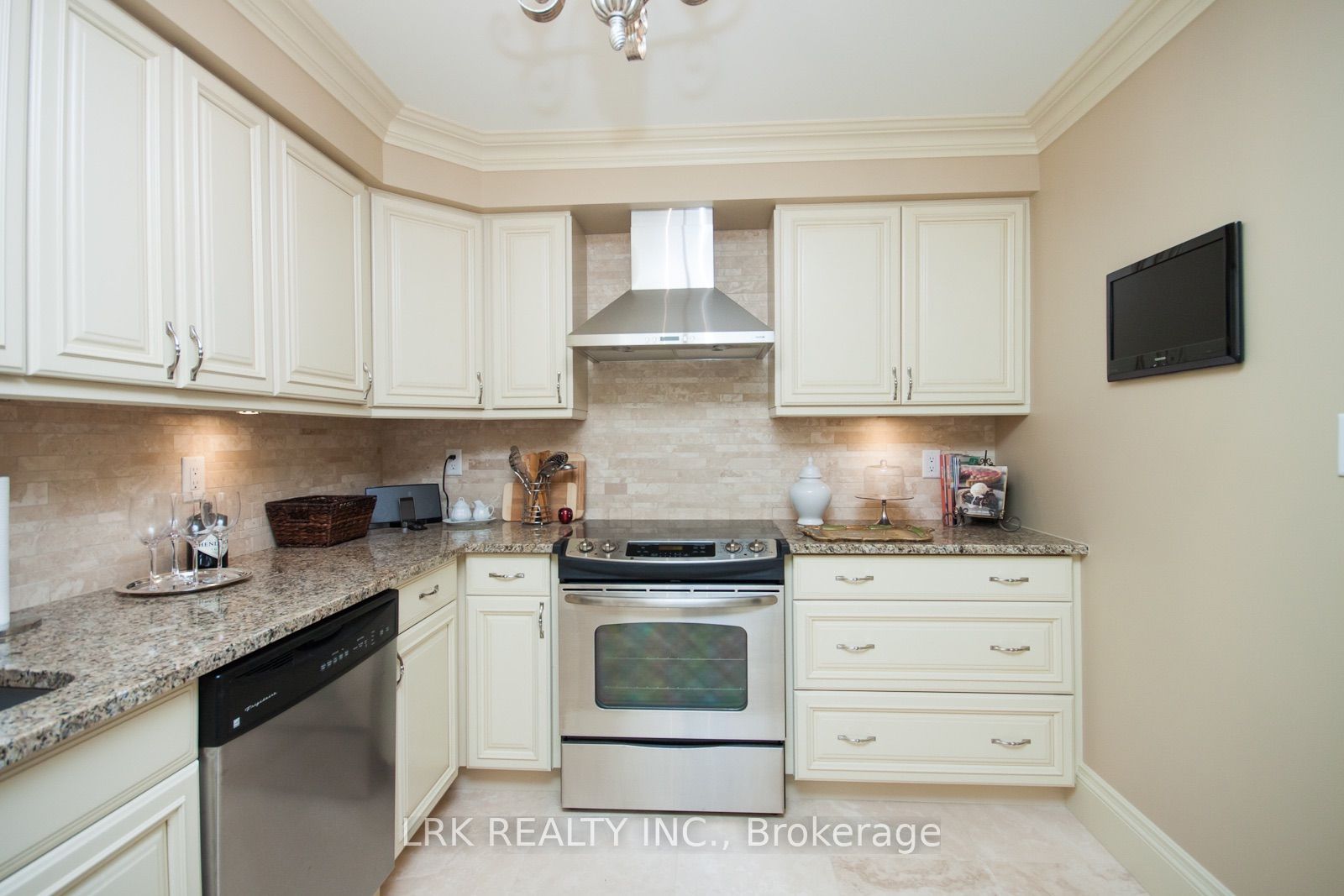 2261 Lakeshore Boulevard W 818, Toronto, ON M8V 3X1