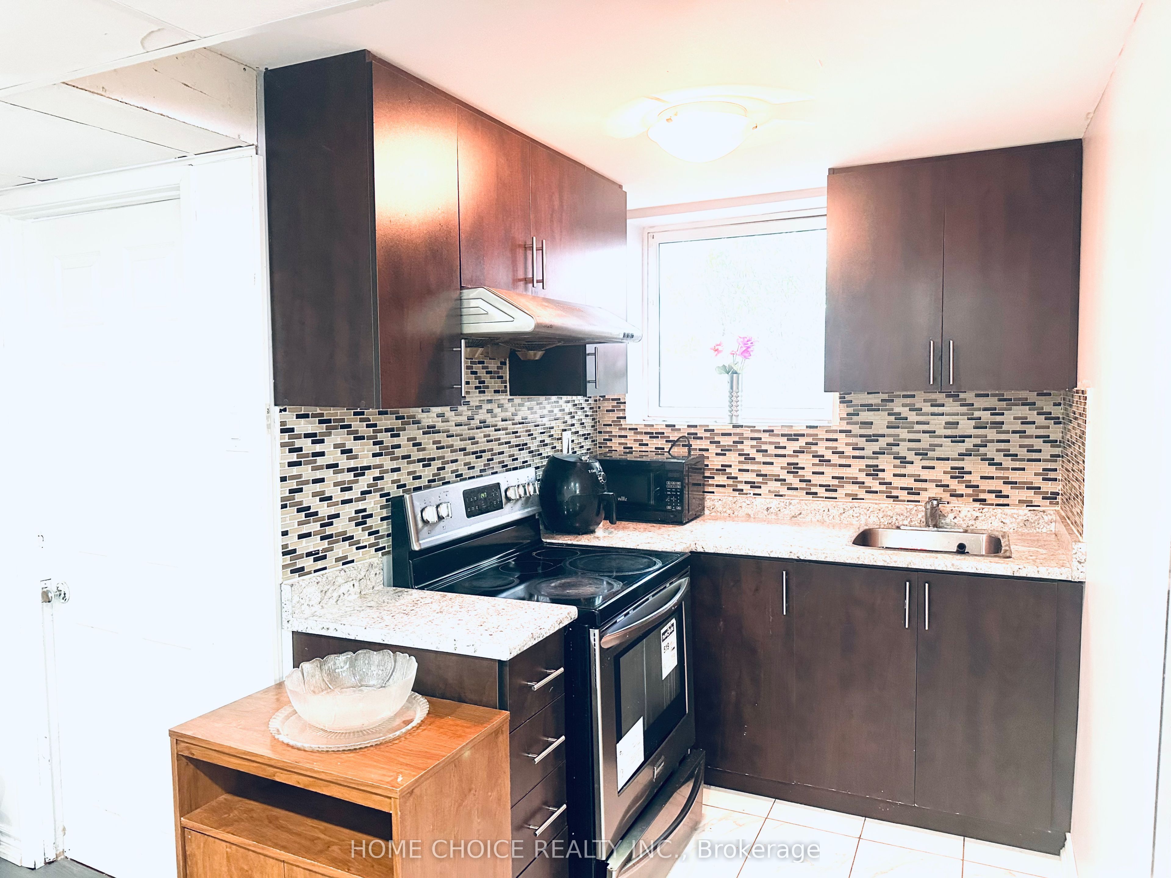 130 Earnscliffe Circle lower level, Brampton, ON L6T 2B5 photo 4