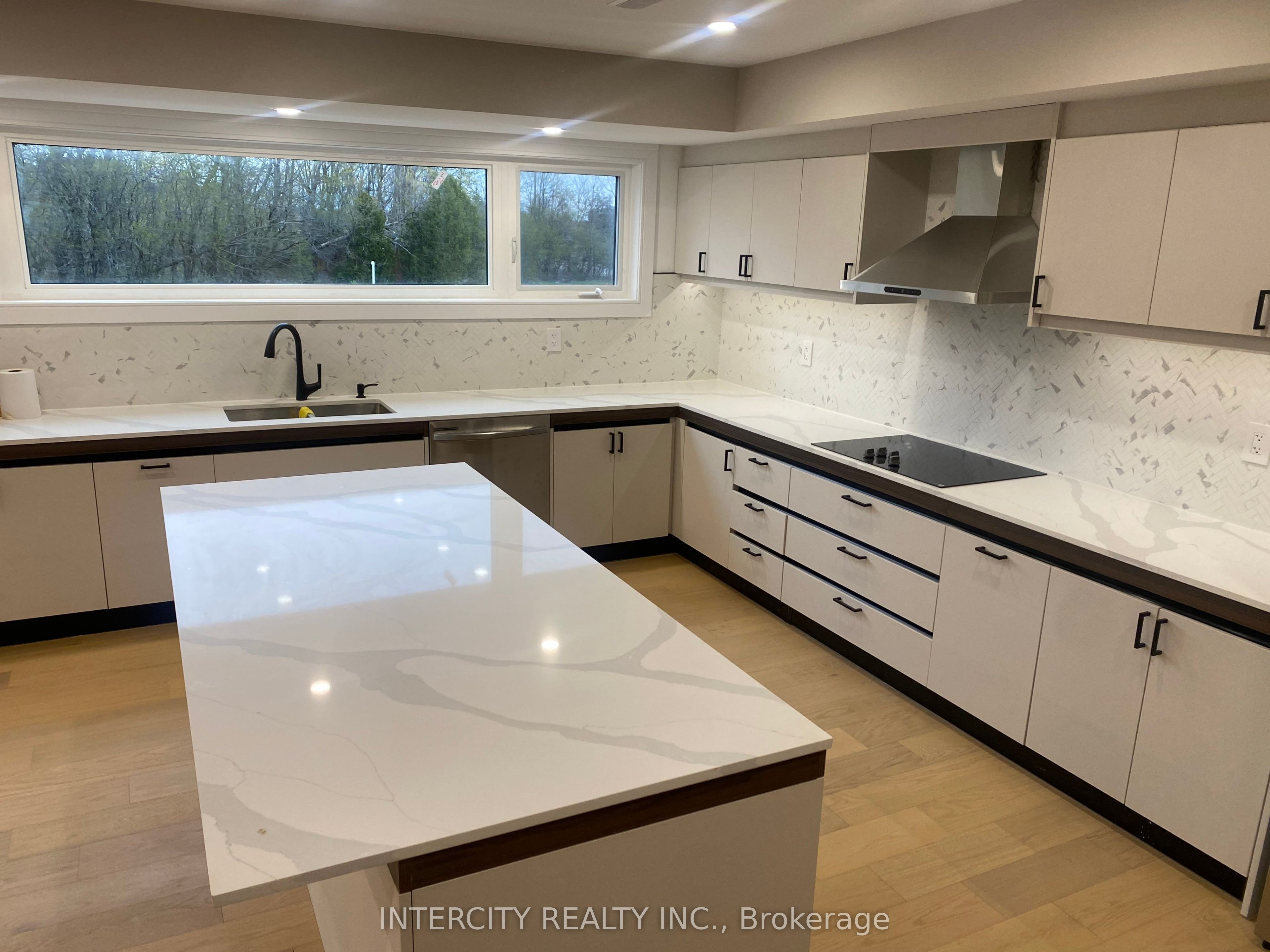 30 Stanley Carberry Drive, Brampton, ON L6P 0B9 photo 2