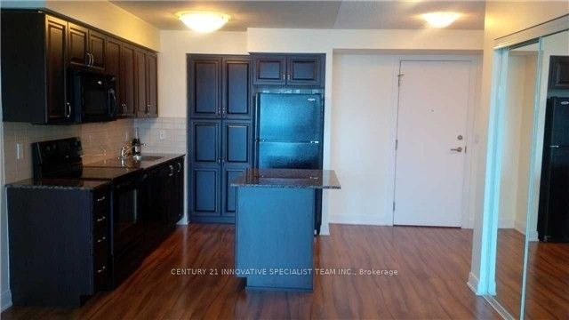 330 Burnhamthorpe Road W 905, Toronto, ON L5B 0E1 photo 2
