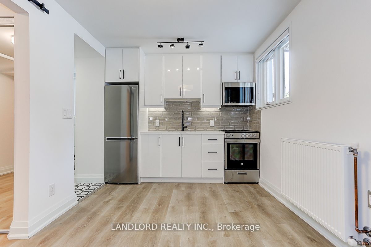 2520 Bloor Street W 23, Toronto, ON M6S 1R8 photo 2