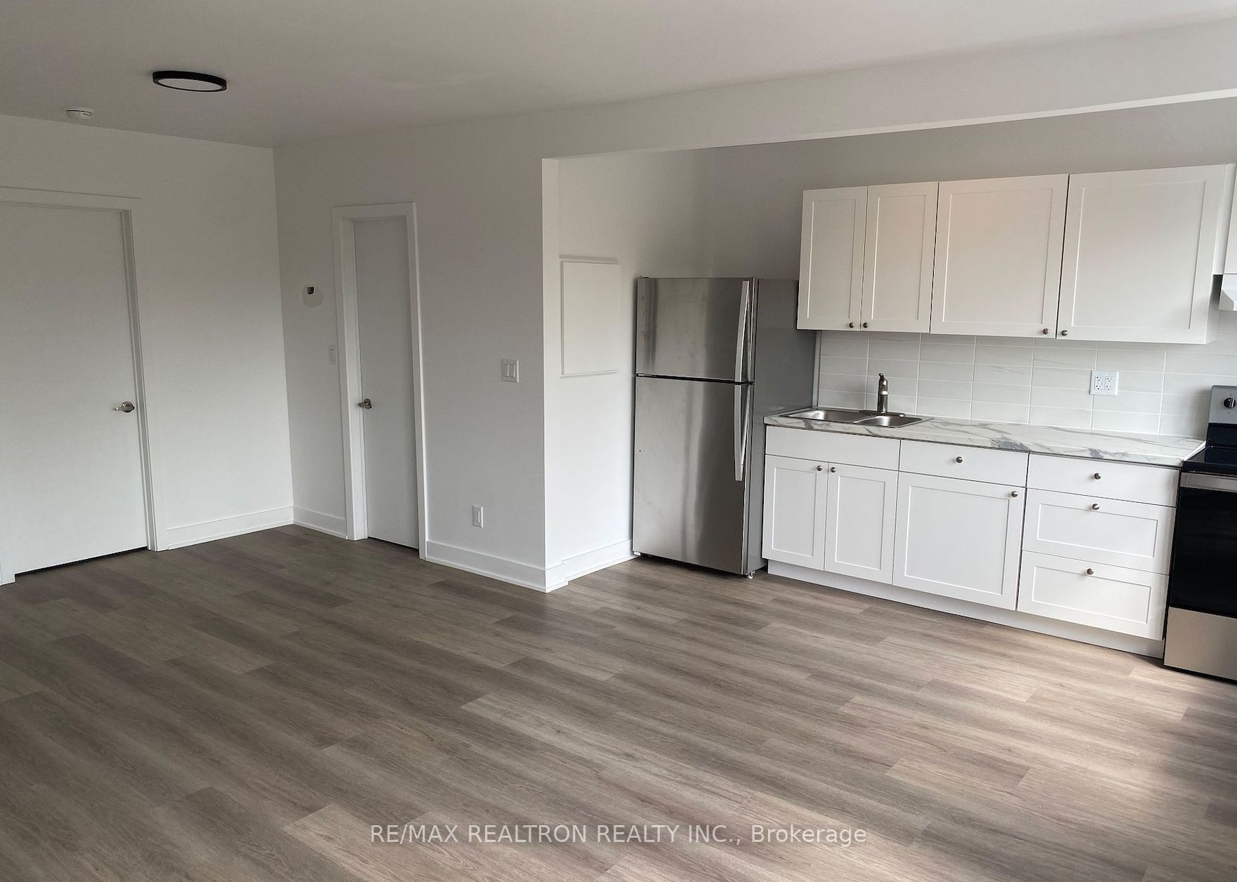 409 Royal York Road S 02, Toronto, ON M8Y 2R8 photo 3