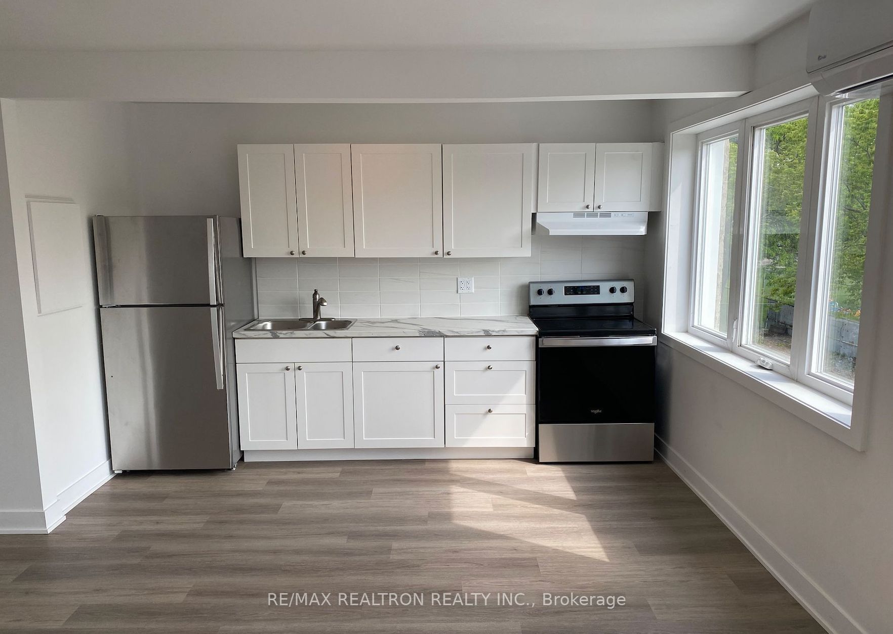 409 Royal York Road S 02, Toronto, ON M8Y 2R8 photo 4