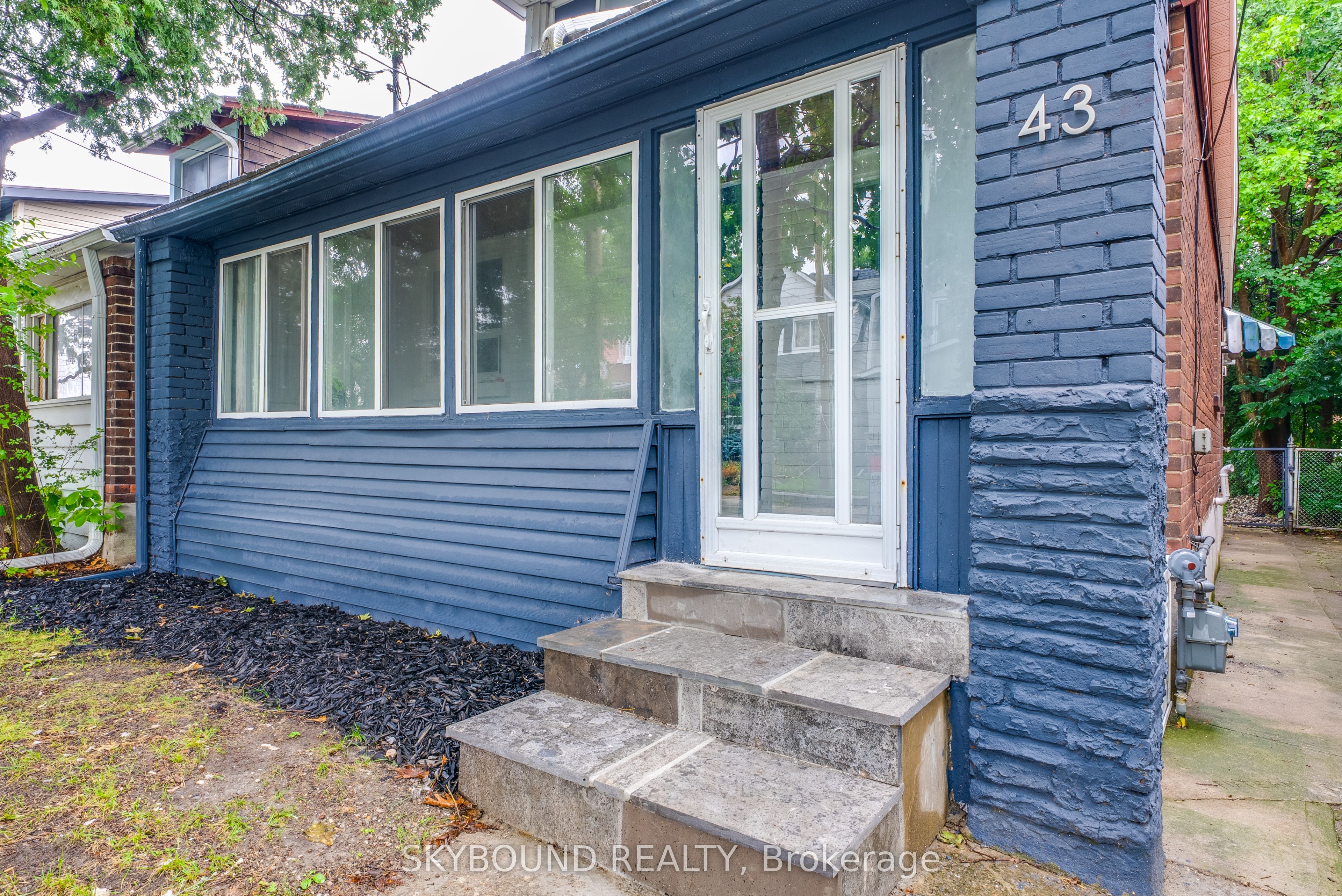 43 Craydon Avenue, Toronto, ON M6M 2C8 photo 2