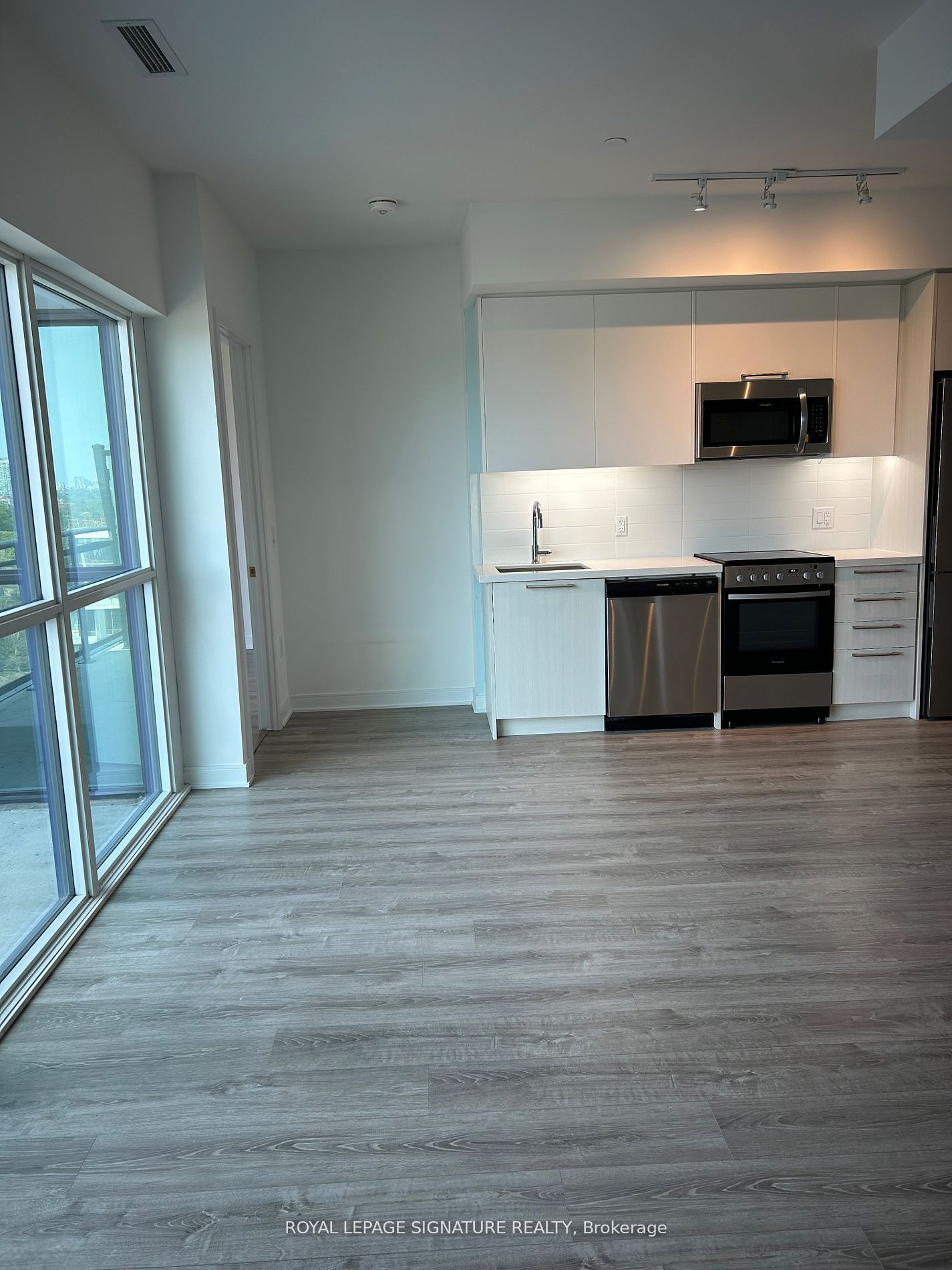 25 Neighbourhood Lane 1012, Toronto, ON M8Y 0C4