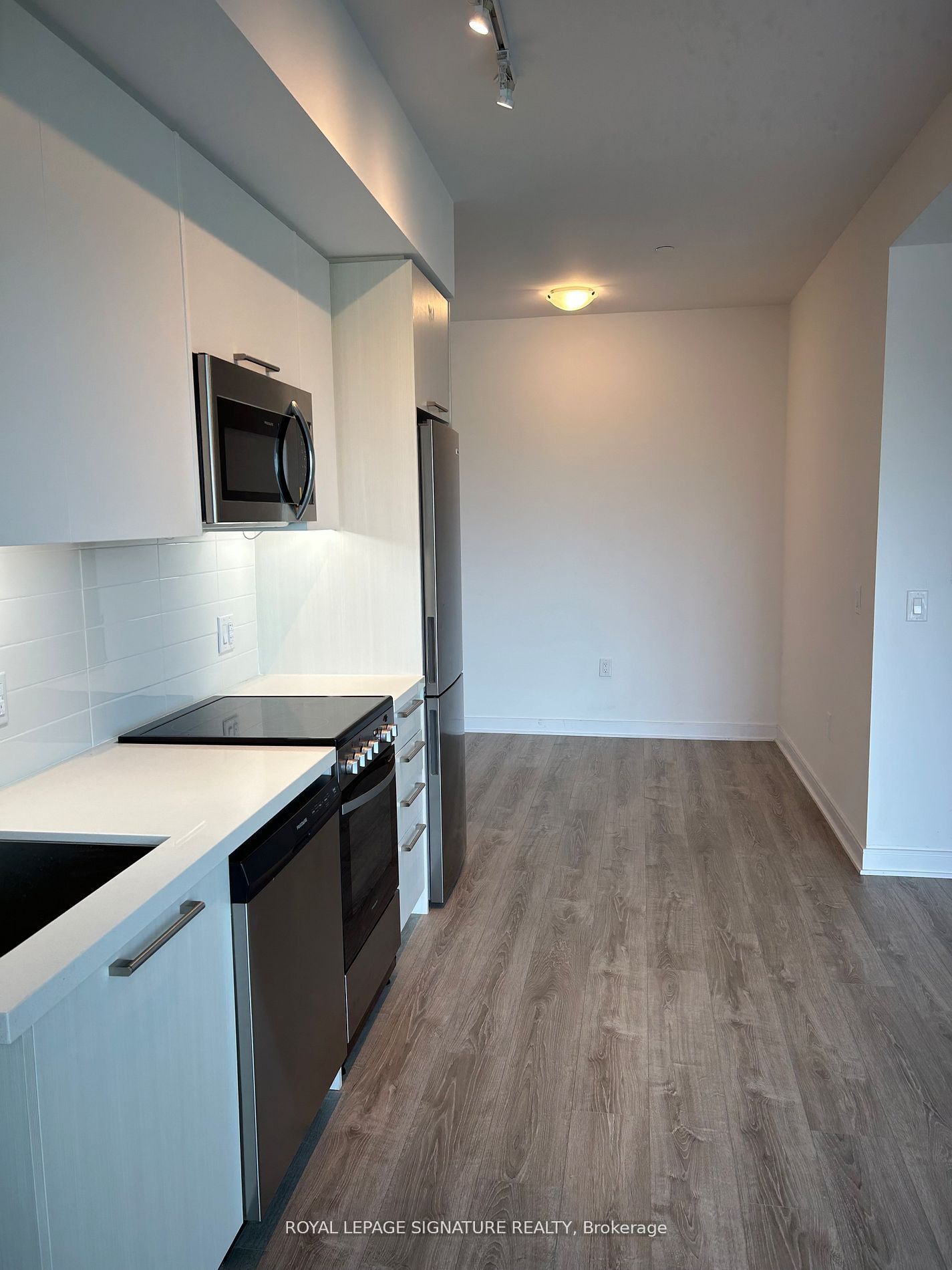 25 Neighbourhood Lane 1012, Toronto, ON M8Y 0C4 photo 4