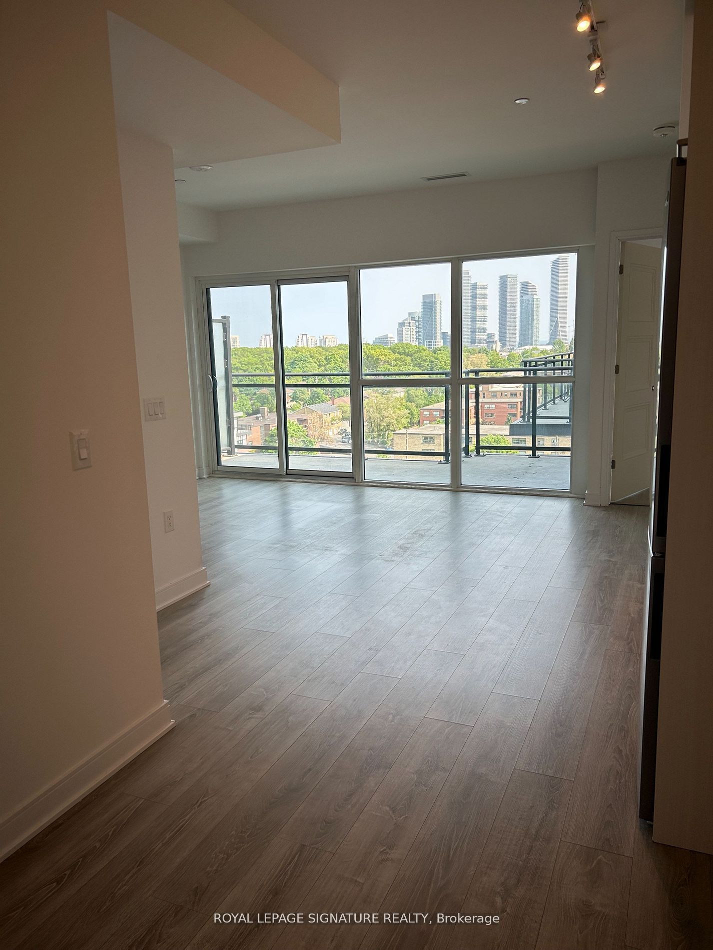 25 Neighbourhood Lane 1012, Toronto, ON M8Y 0C4 photo 5