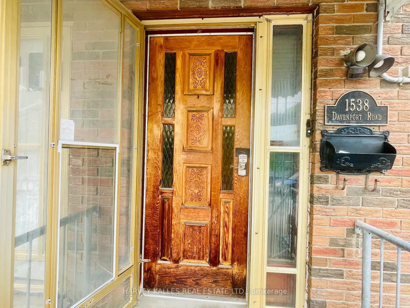 1538 Davenport Road Lower, Toronto, ON M6H 2J1 photo 2